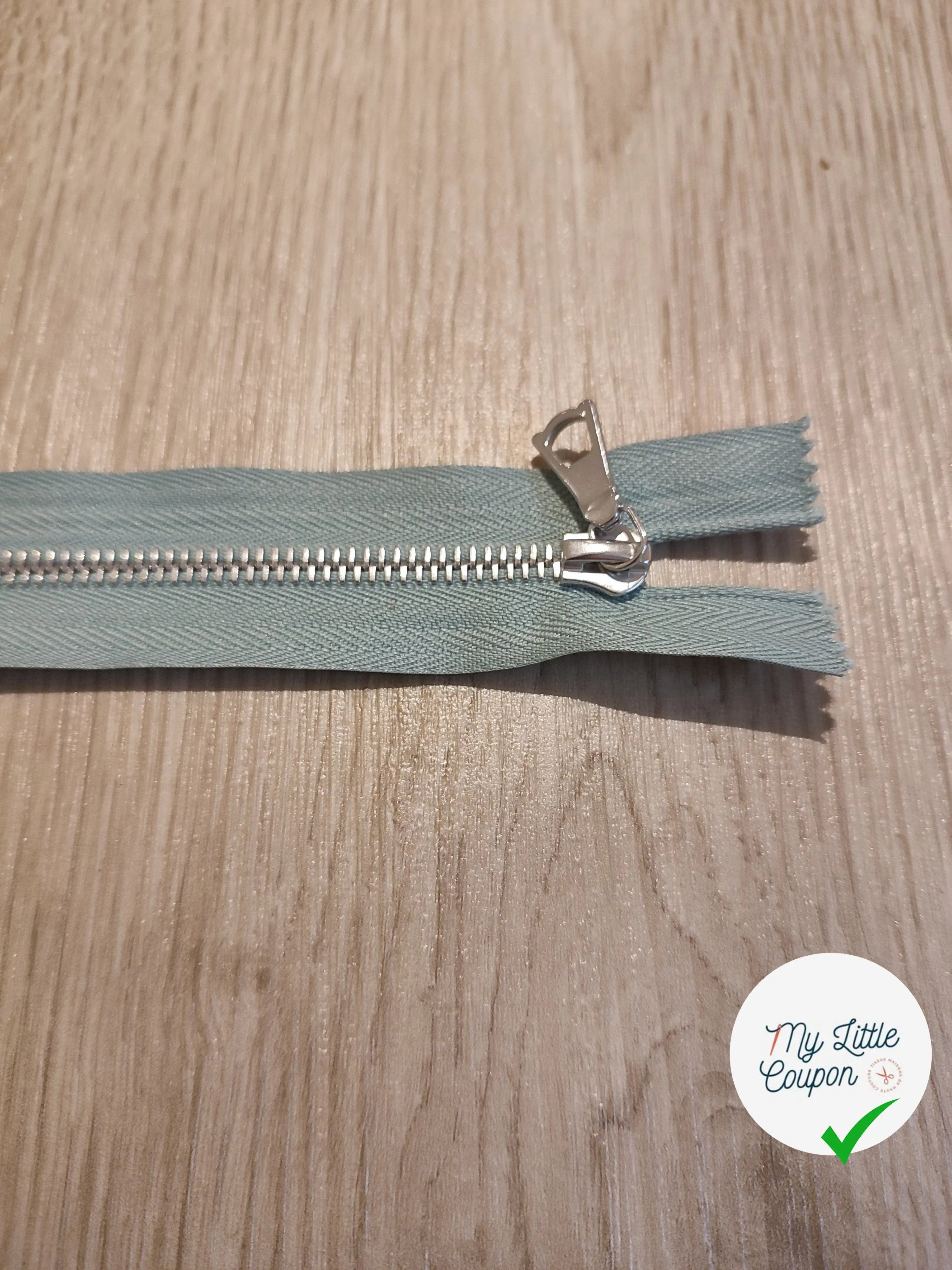 FERMETURE RIRI METAL SÉPARABLE 70CM BLEU CLAIR M6 - My Little Coupon