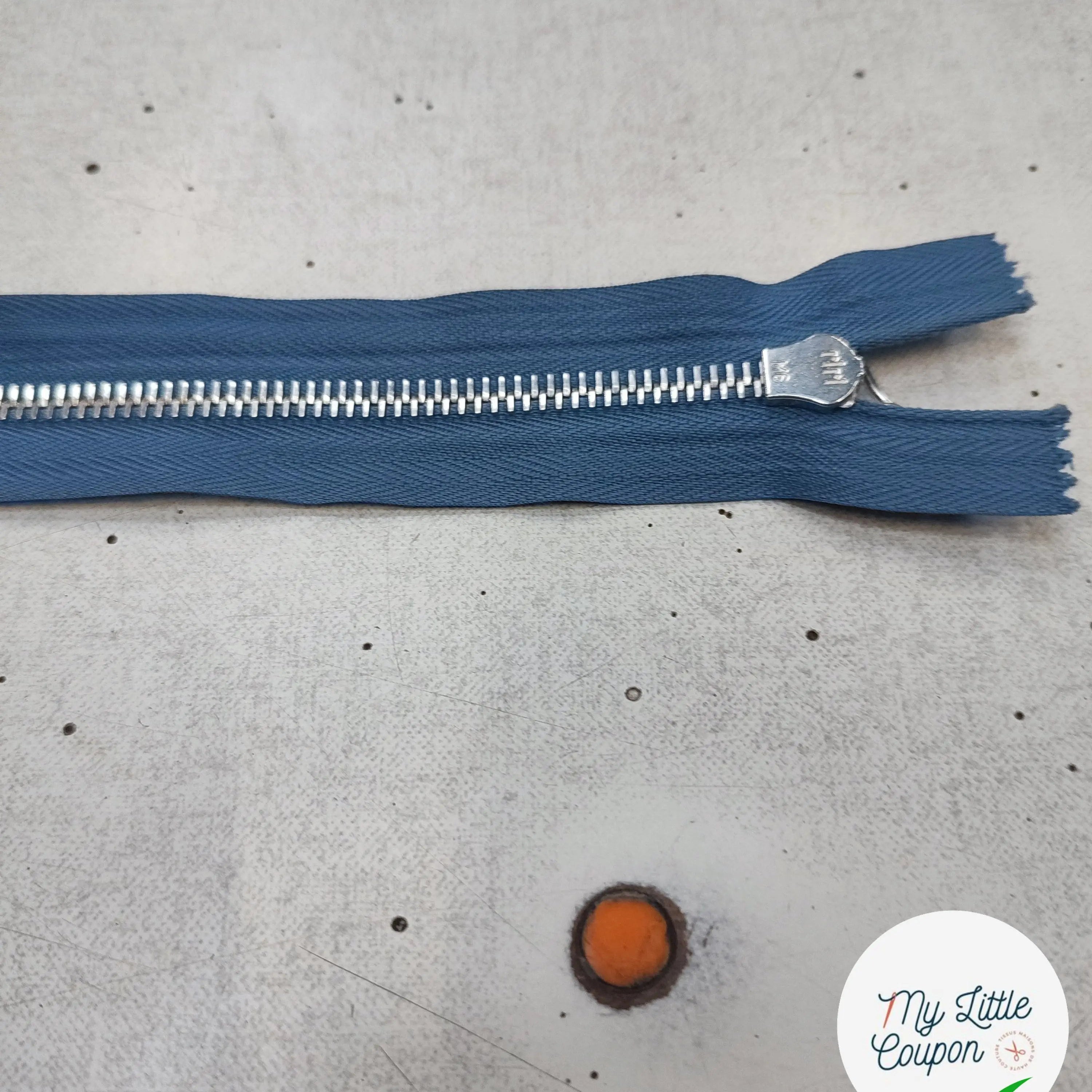 FERMETURE RIRI METAL SÉPARABLE 70CM BLEU FONCÉ M6 - My Little Coupon