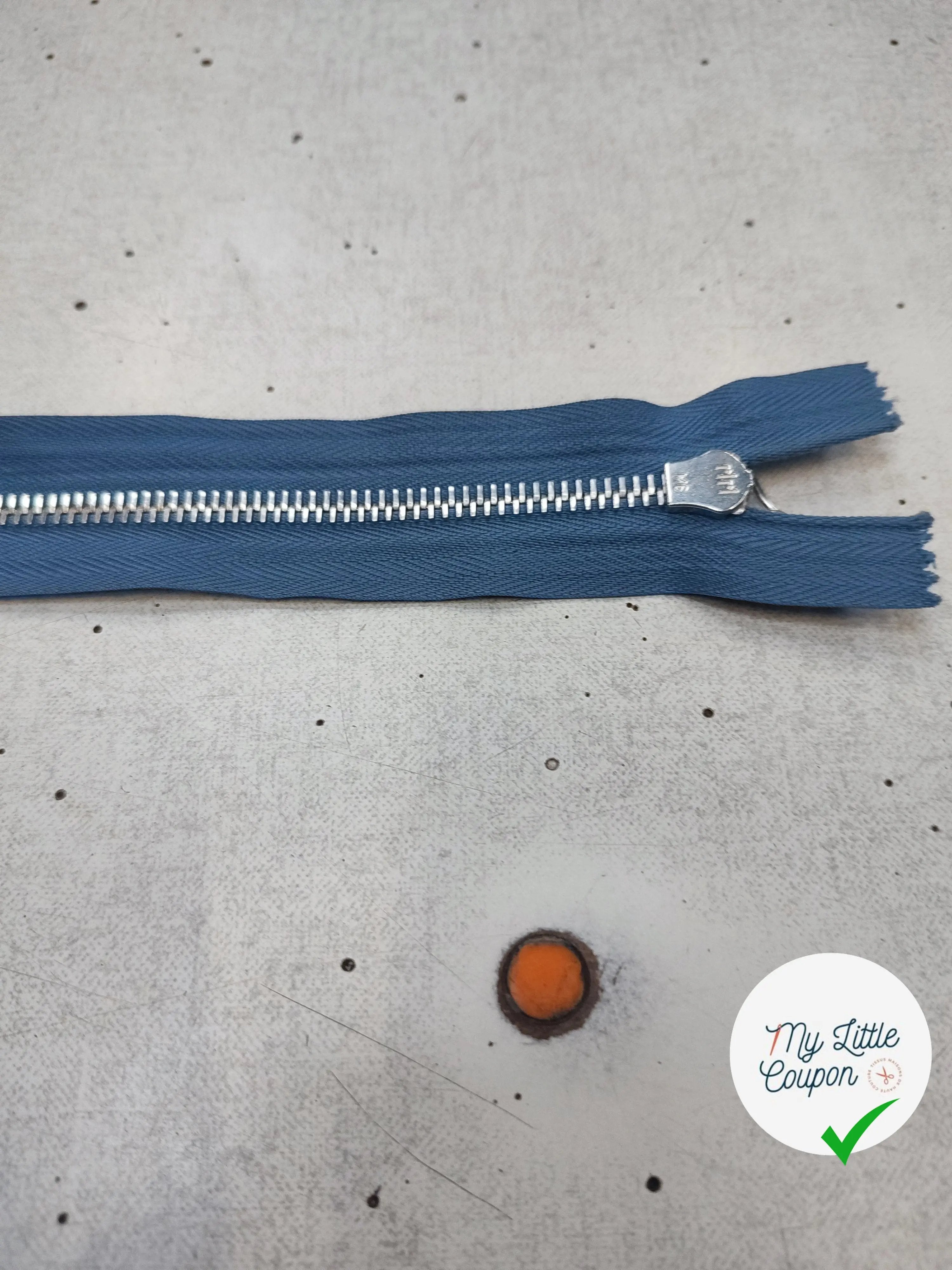 FERMETURE RIRI METAL SÉPARABLE 70CM BLEU FONCÉ M6 - My Little Coupon