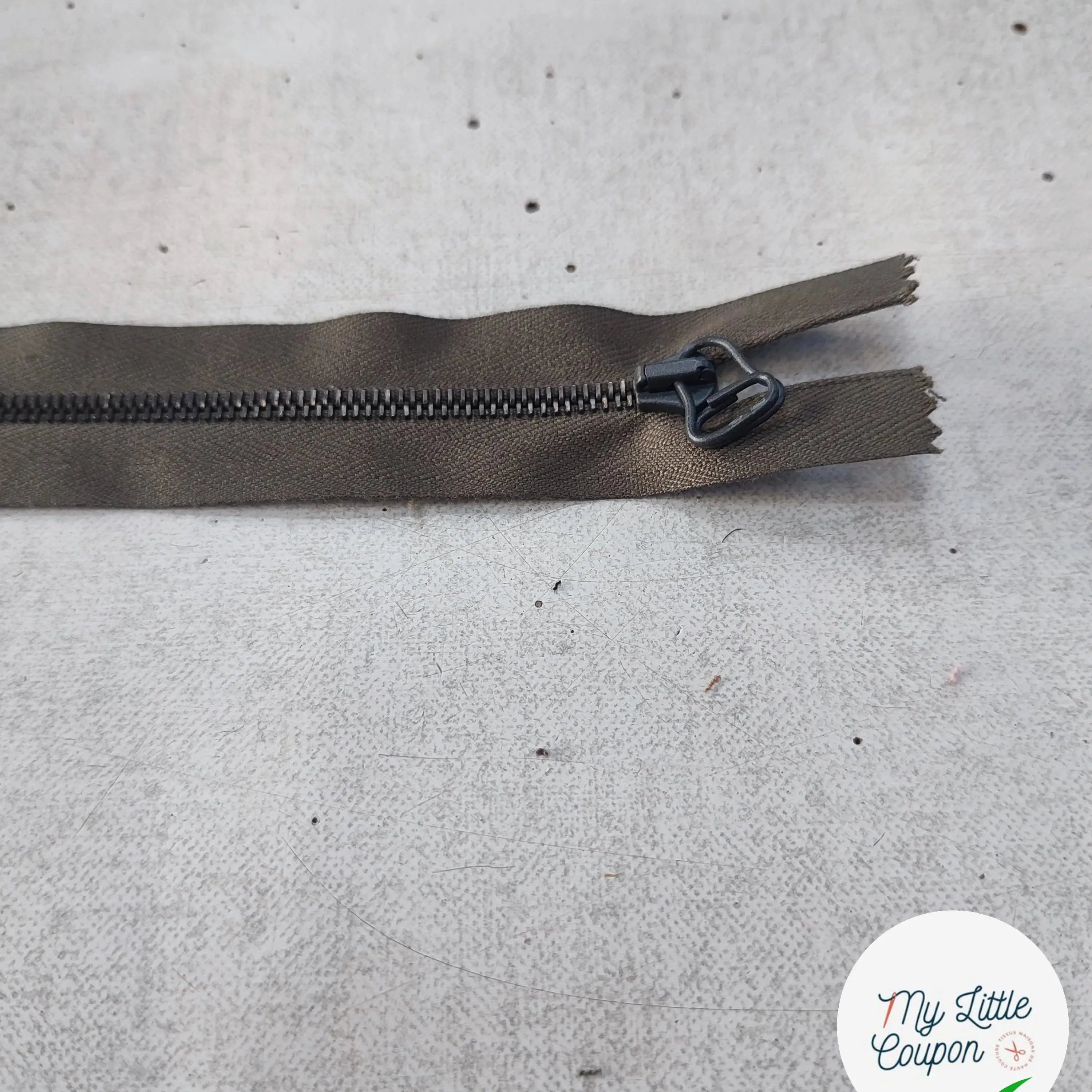 FERMETURE RIRI METAL NON SÉPARABLE 25CM VERT KAKI FONCÉ M4 - My Little Coupon