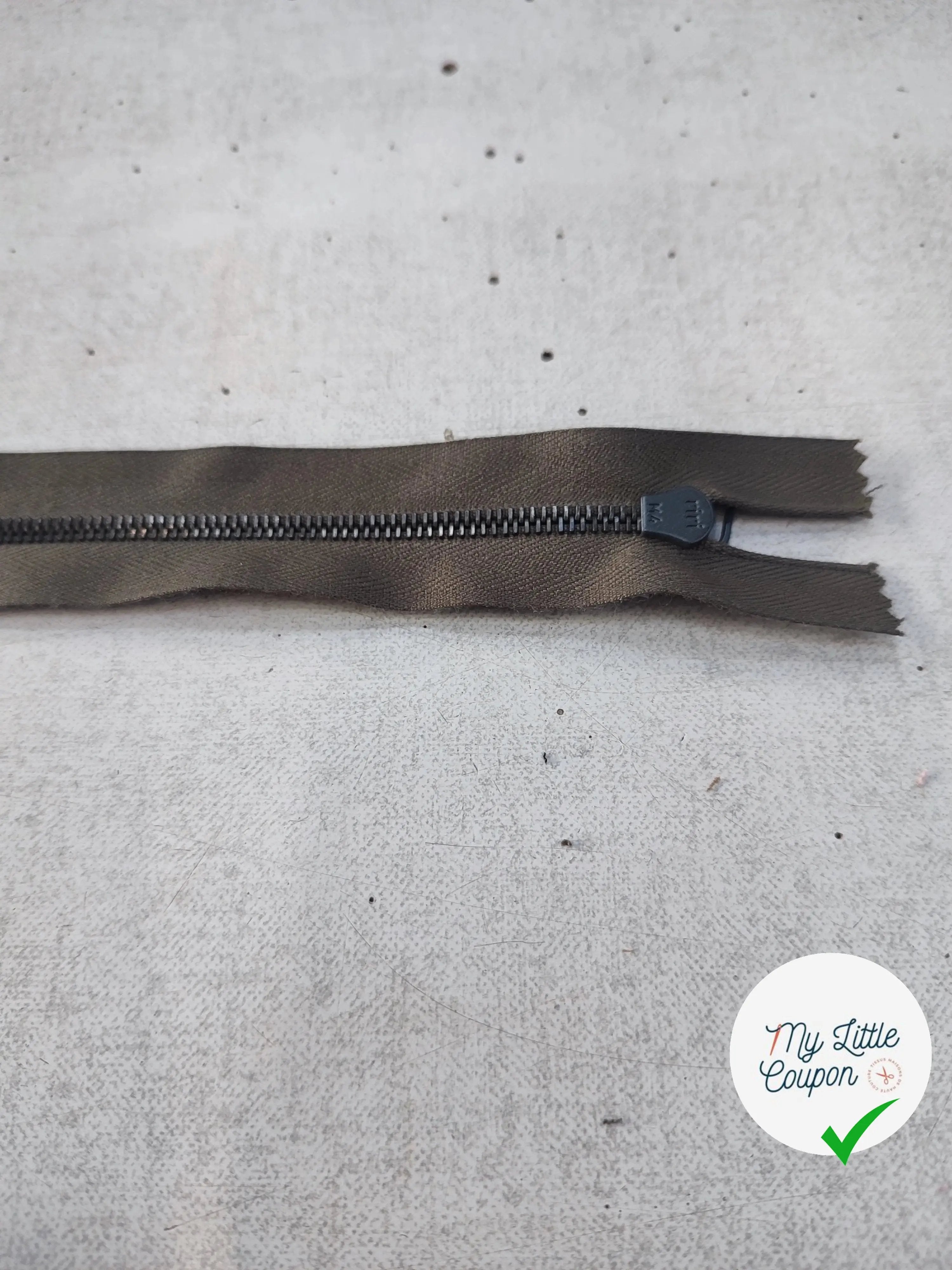 FERMETURE RIRI METAL NON SÉPARABLE 25CM VERT KAKI FONCÉ M4 - My Little Coupon