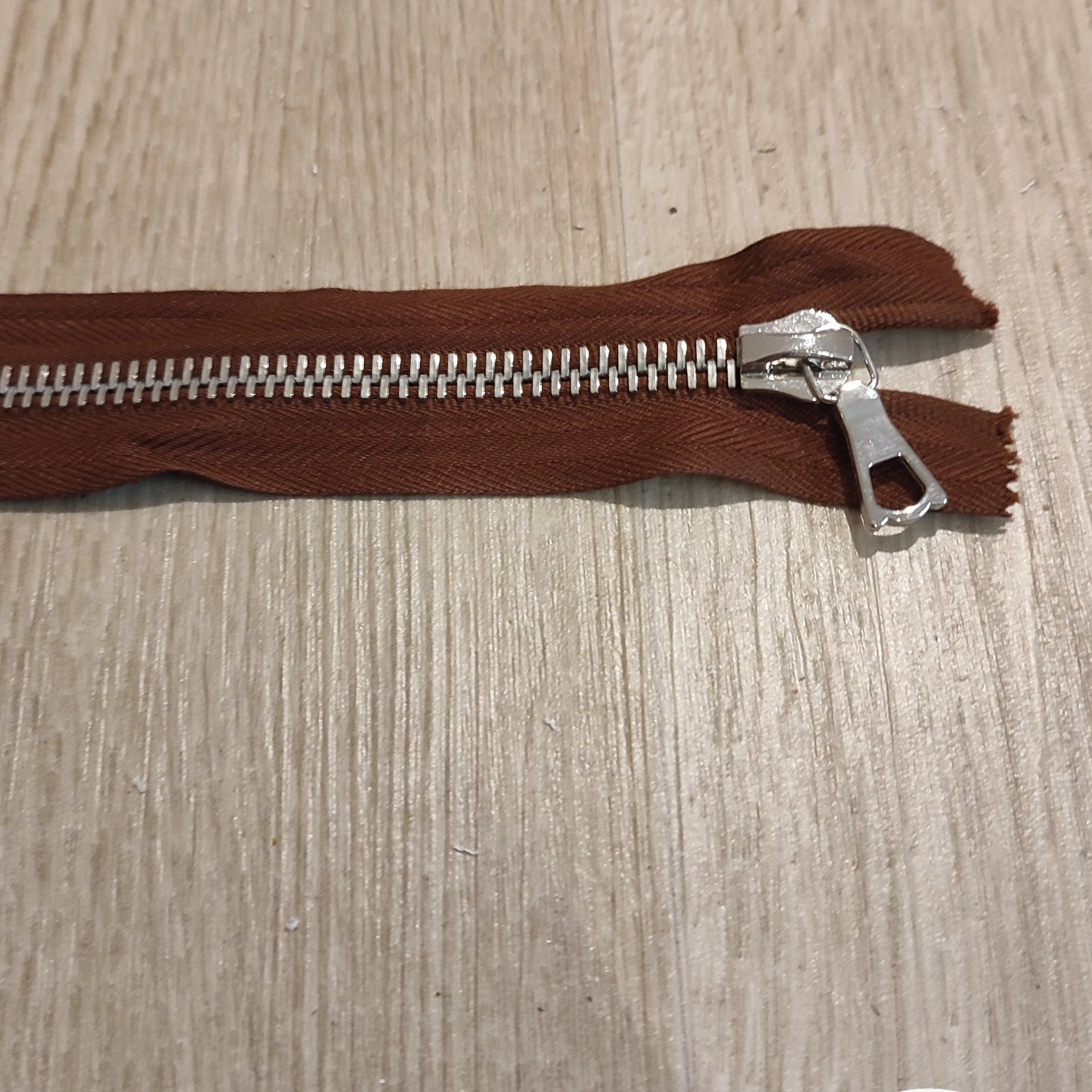 FERMETURE RIRI METAL SÉPARABLE 70CM MARRON NOISETTE FONCÉ - My Little Coupon