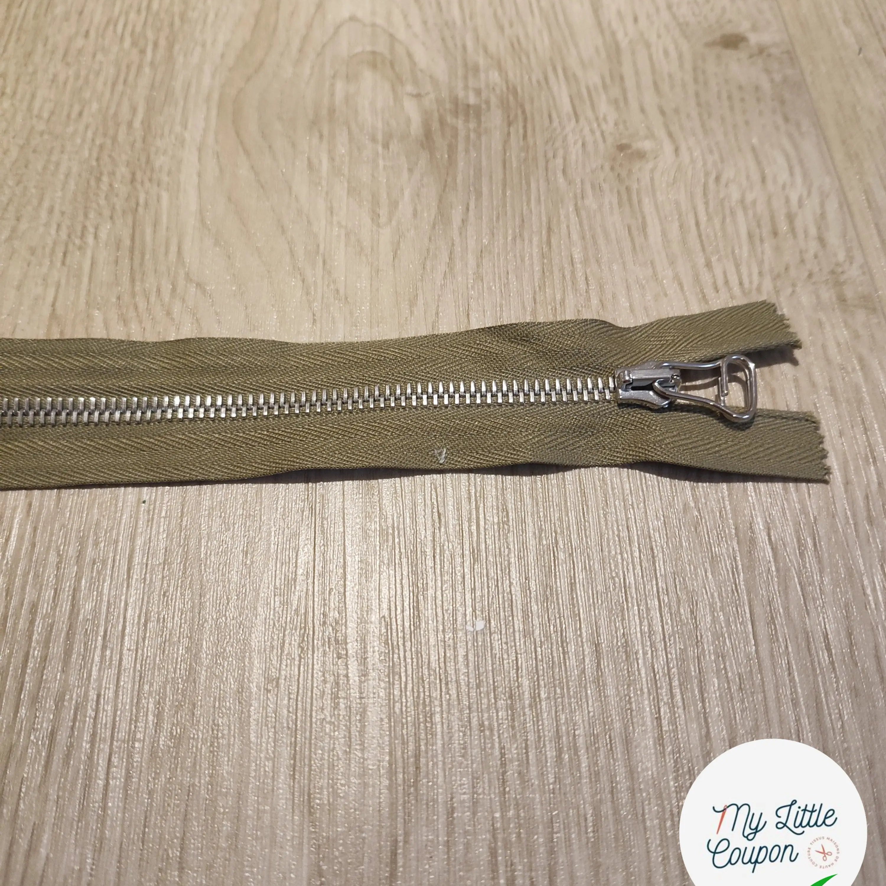 FERMETURE RIRI METAL SEPARABLE 70CM VERT KAKI M6 - My Little Coupon