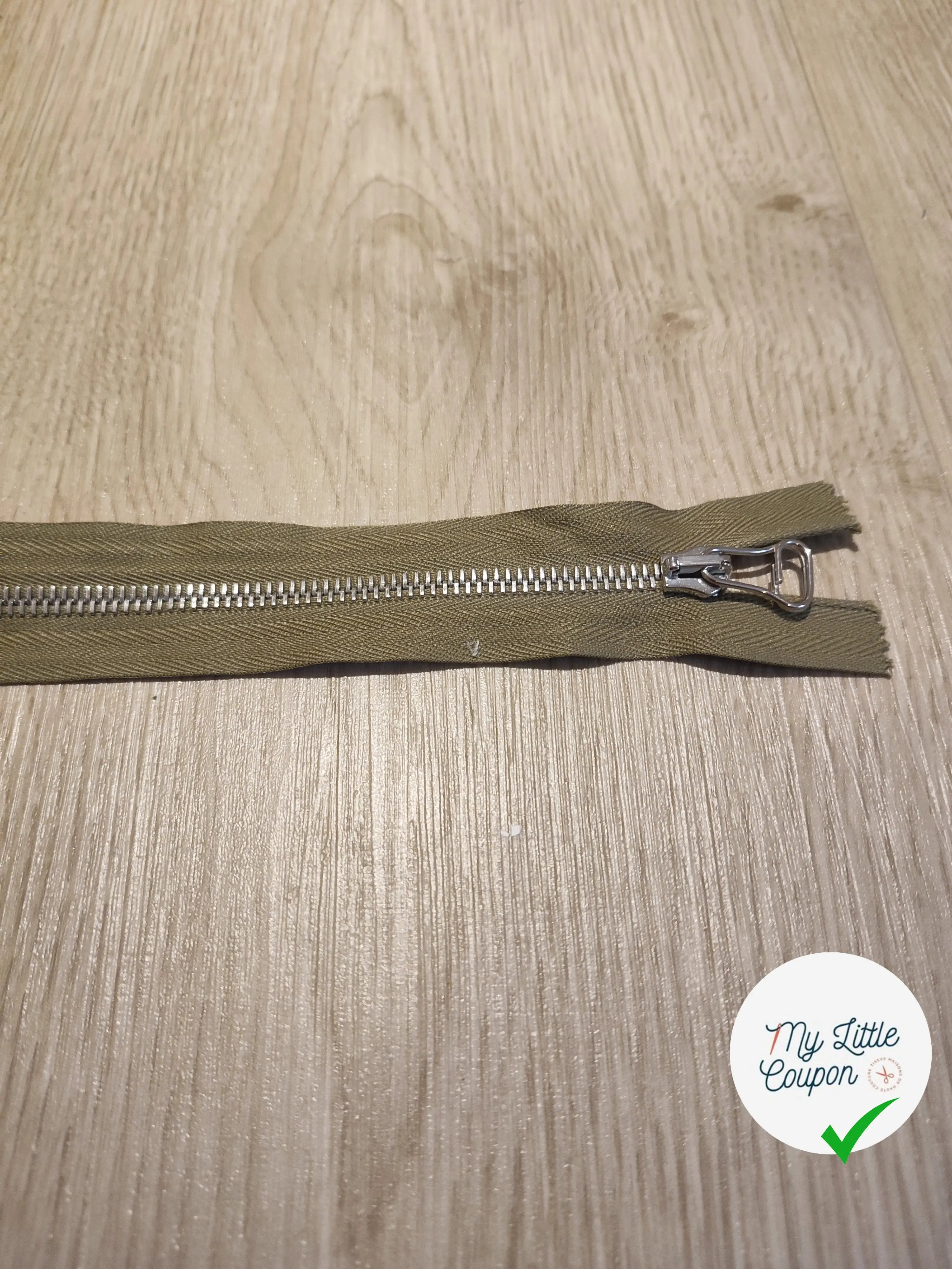 FERMETURE RIRI METAL SEPARABLE 70CM VERT KAKI M6 - My Little Coupon