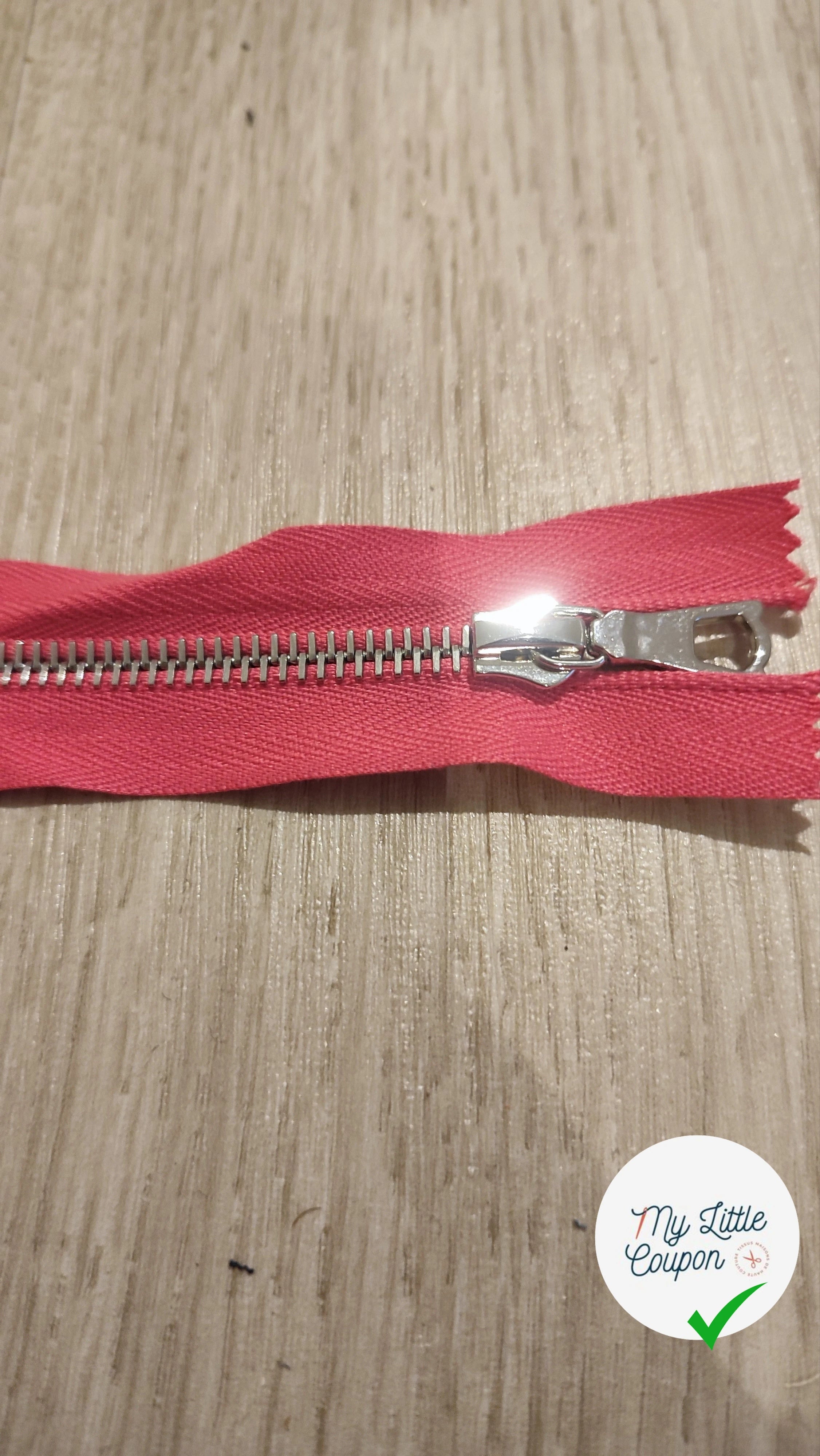 FERMETURE RIRI METAL SÉPARABLE 80CM ROSE FUSHIA M6 - My Little Coupon