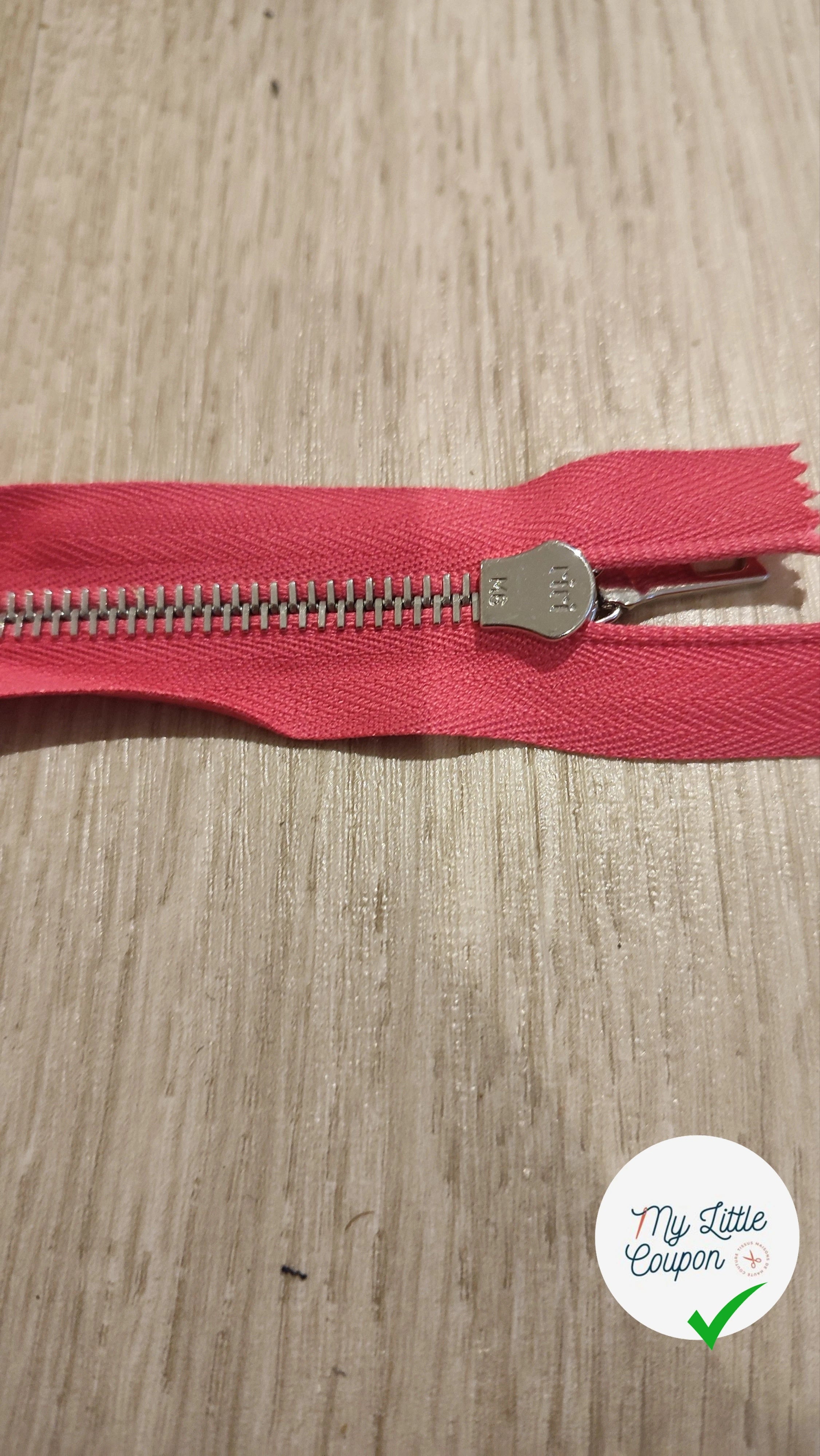 FERMETURE RIRI METAL SÉPARABLE 80CM ROSE FUSHIA M6 - My Little Coupon
