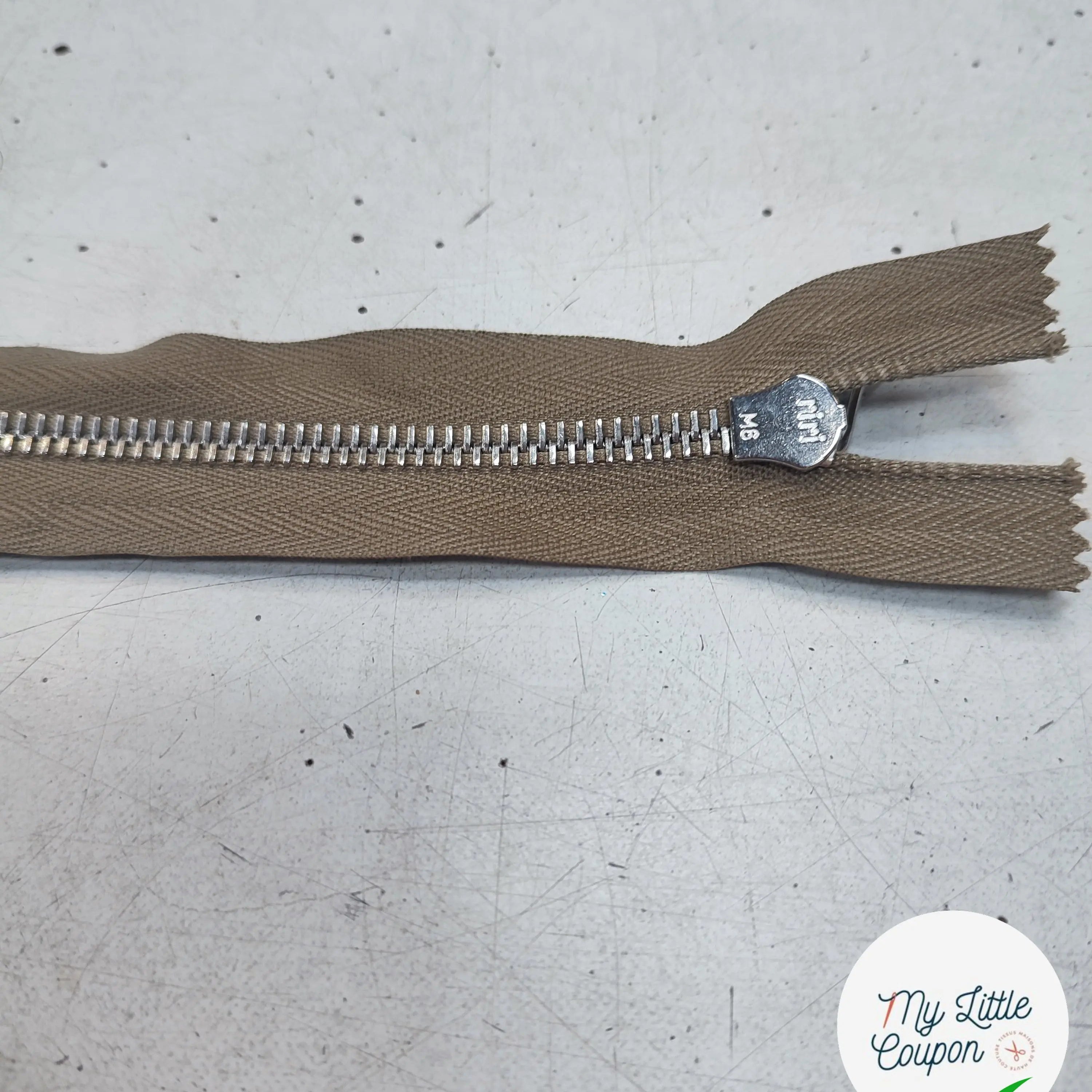 FERMETURE RIRI METAL SÉPARABLE 80CM VERT KAKI CLAIR M6 - My Little Coupon