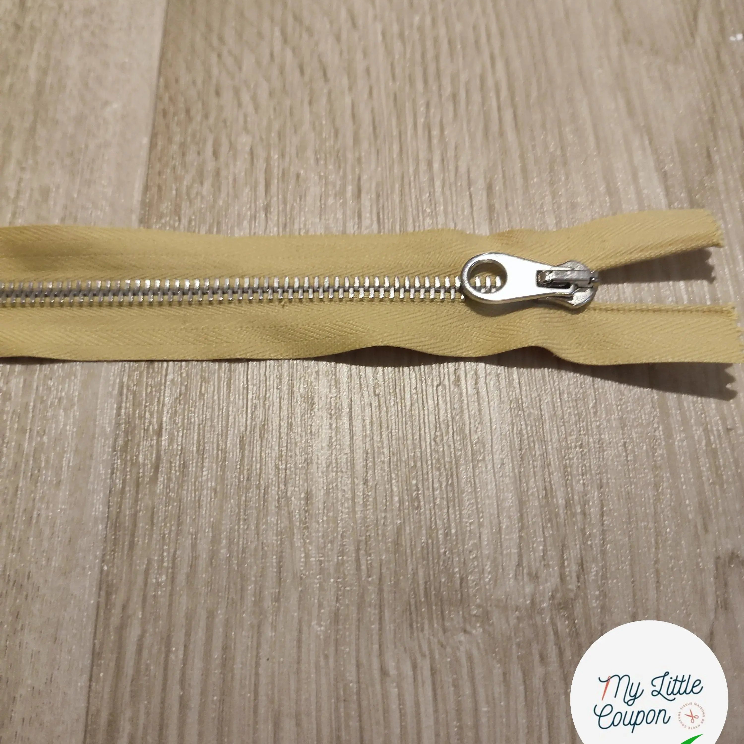 FERMETURE RIRI METAL SÉPARABLE 80CM JAUNE CLAIR - My Little Coupon
