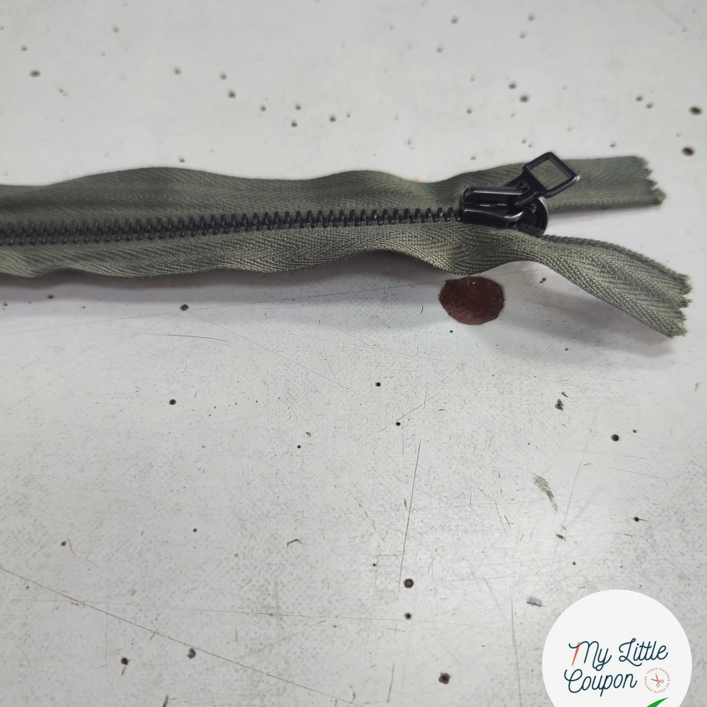 FERMETURE RIRI METAL SÉPARABLE RÉVERSIBLE 62 CM VERT KAKI - My Little Coupon