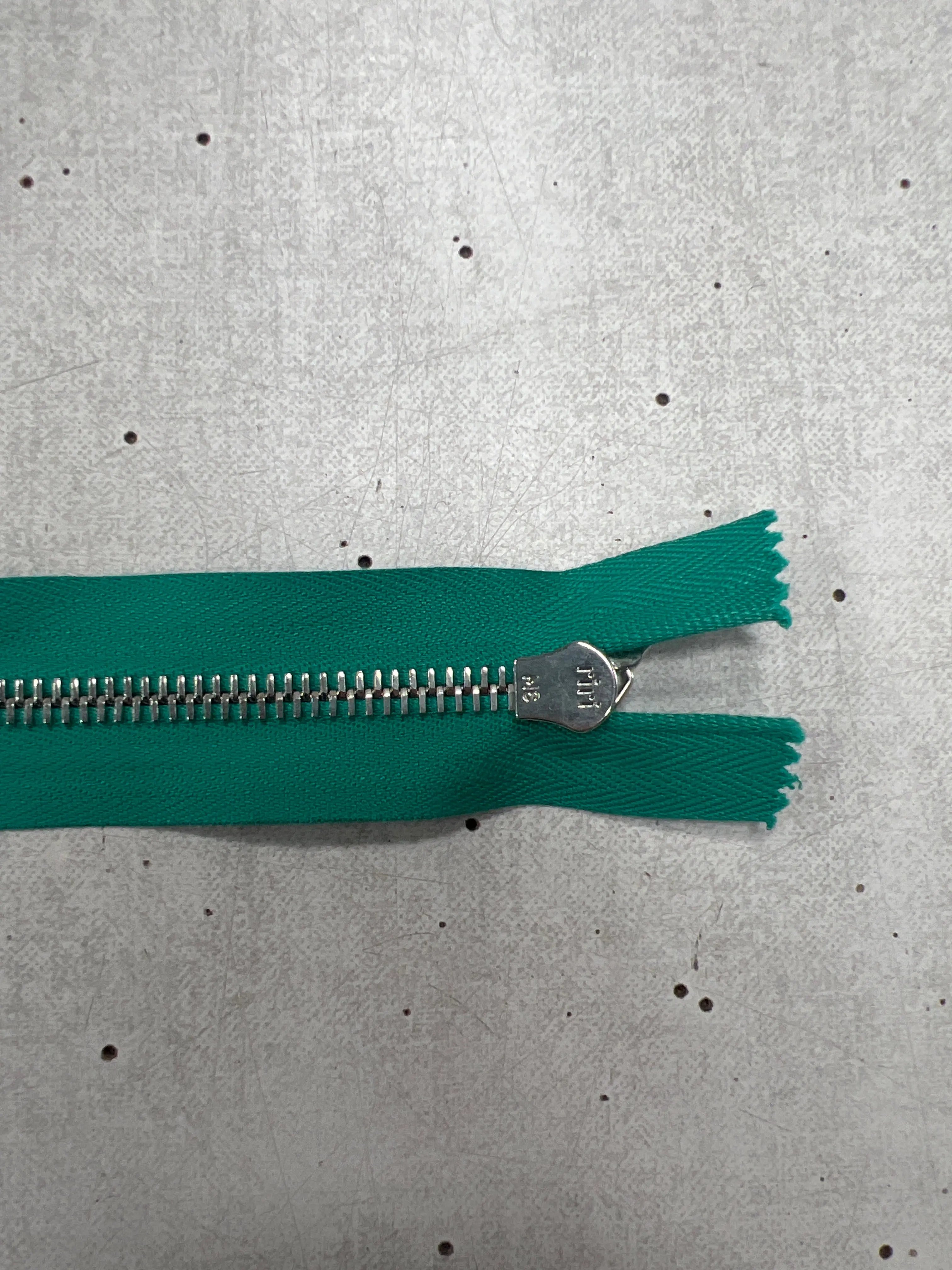 FERMETURE RIRI NON SÉPARABLE VERTE MÉTAL 15 CM - My Little Coupon