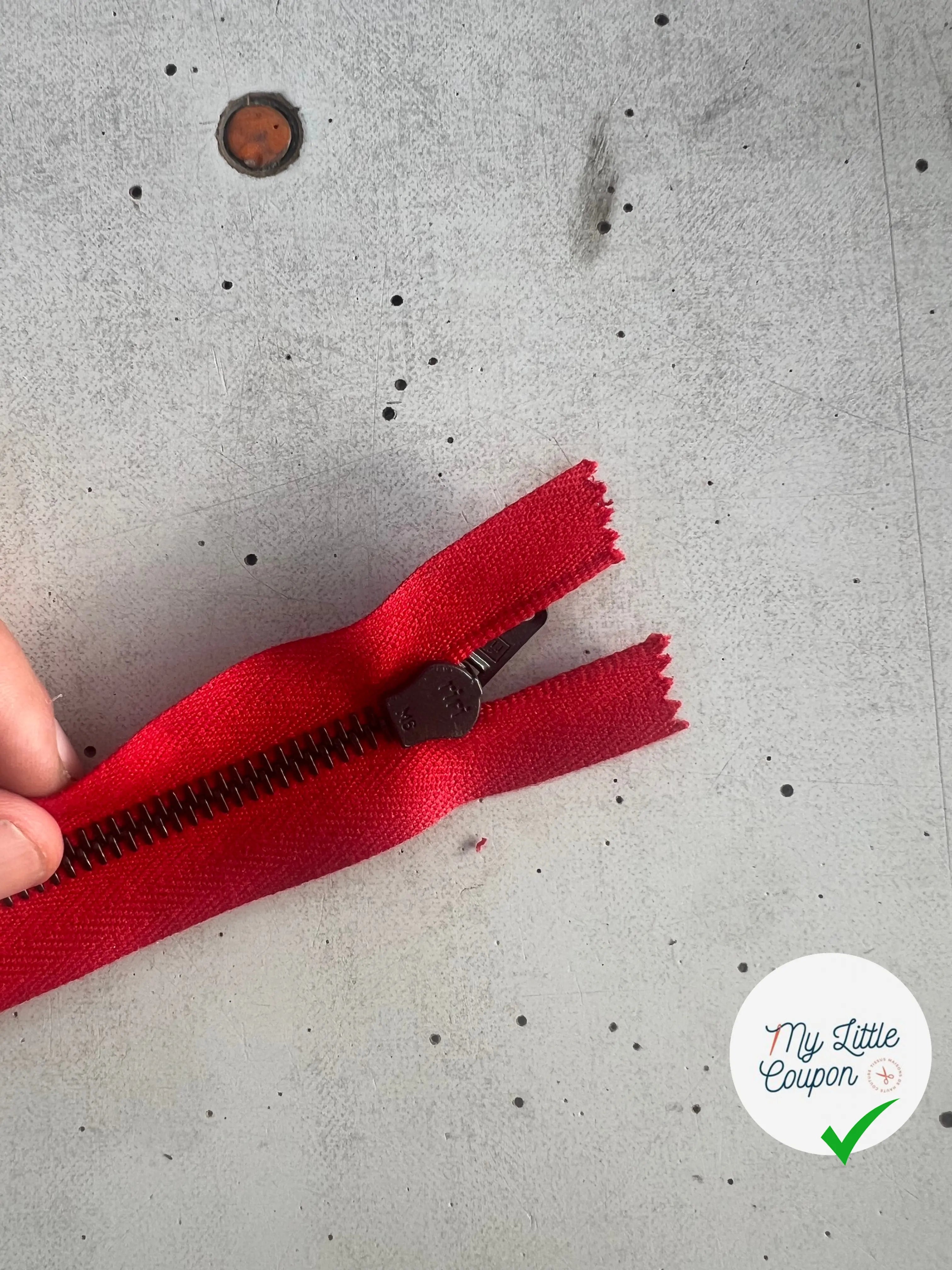 FERMETURE RIRI SÉPARABLE ROUGE MÉTAL 90 CM - My Little Coupon