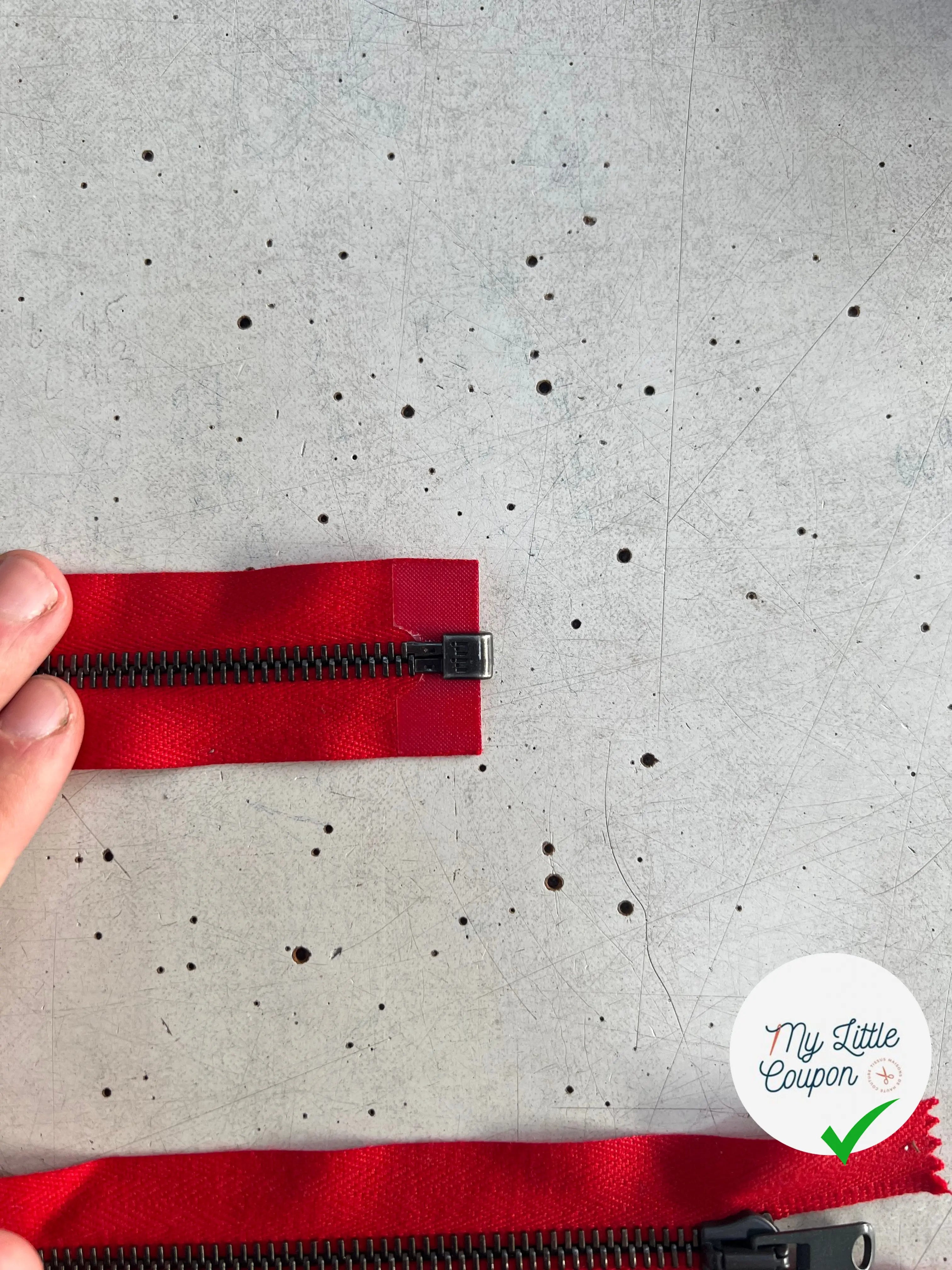 FERMETURE RIRI SÉPARABLE ROUGE MÉTAL 90 CM - My Little Coupon