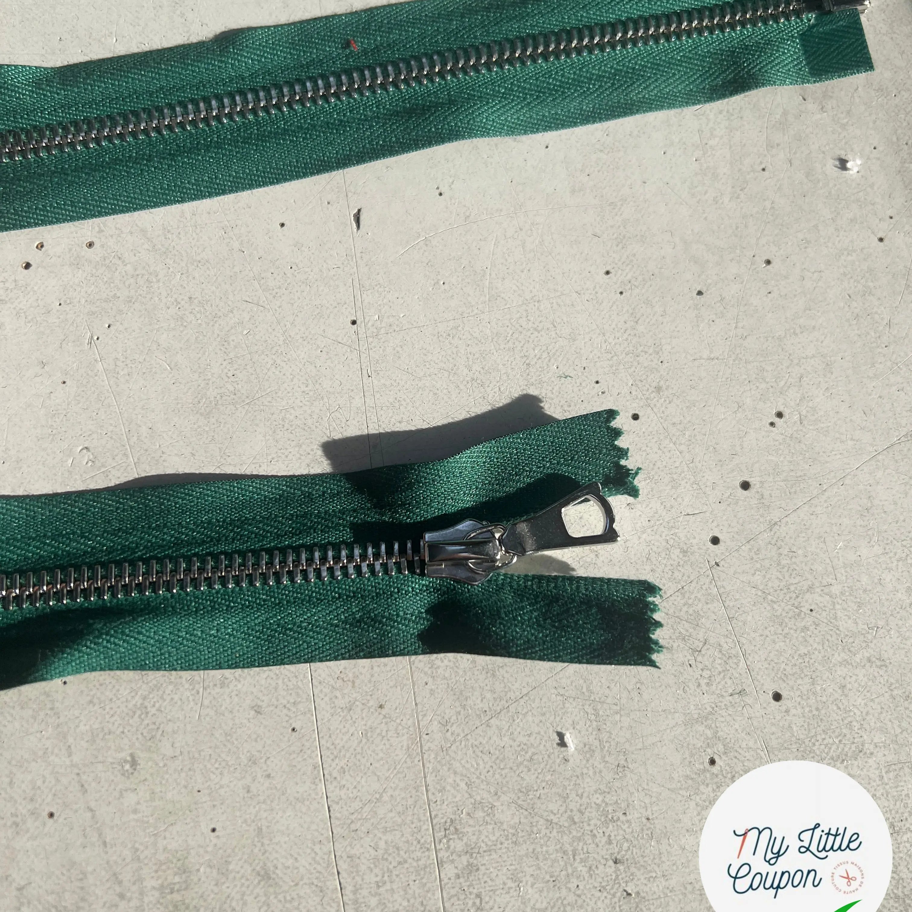 FERMETURE RIRI SÉPARABLE VERT FORÊT MÉTAL 70 CM - My Little Coupon