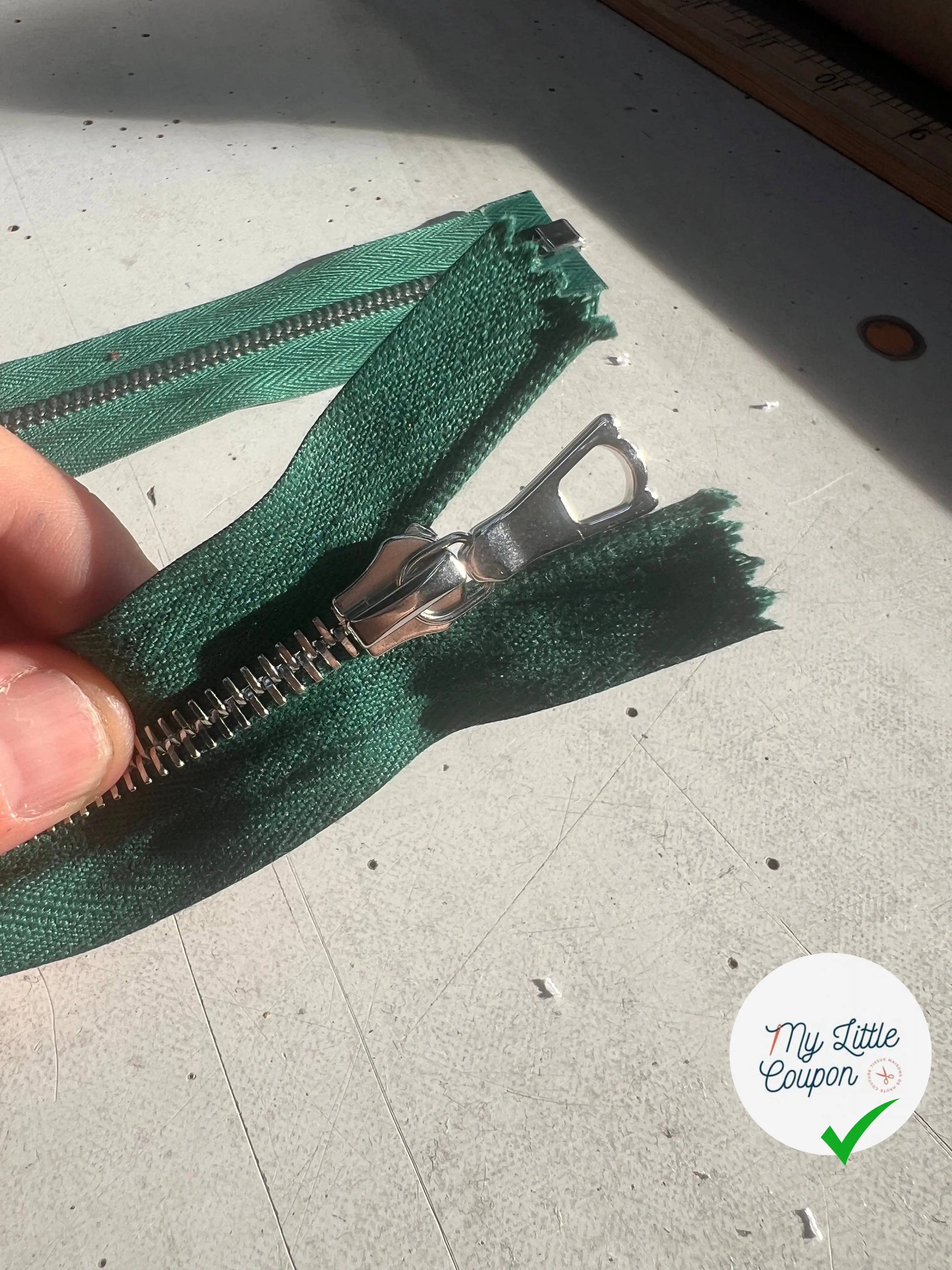 FERMETURE RIRI SÉPARABLE VERT FORÊT MÉTAL 70 CM - My Little Coupon