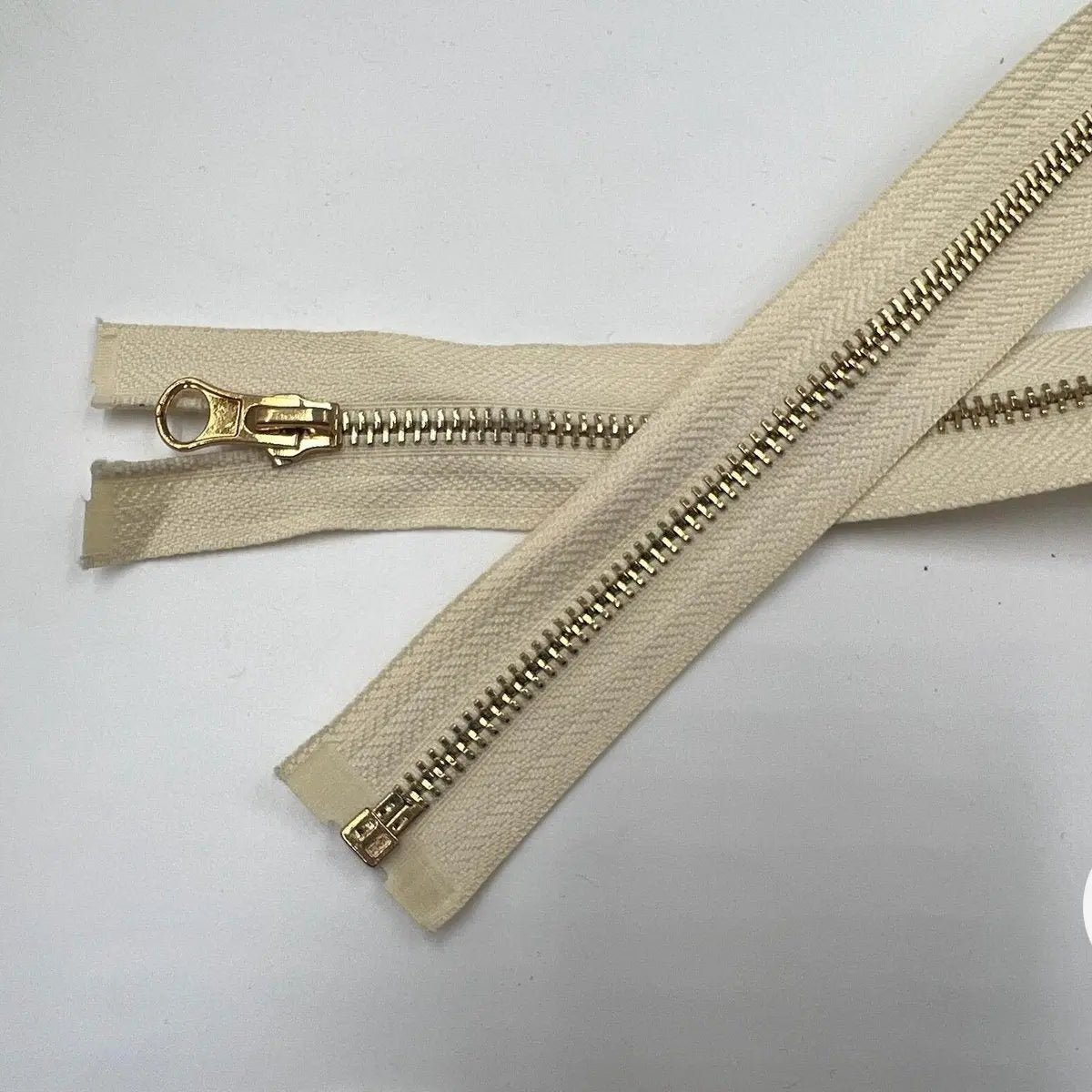 FERMETURE SÉPARABLE MÉTAL OR COLORIS JAUNE PÂLE 70CM - My Little Coupon - tissu - coudre