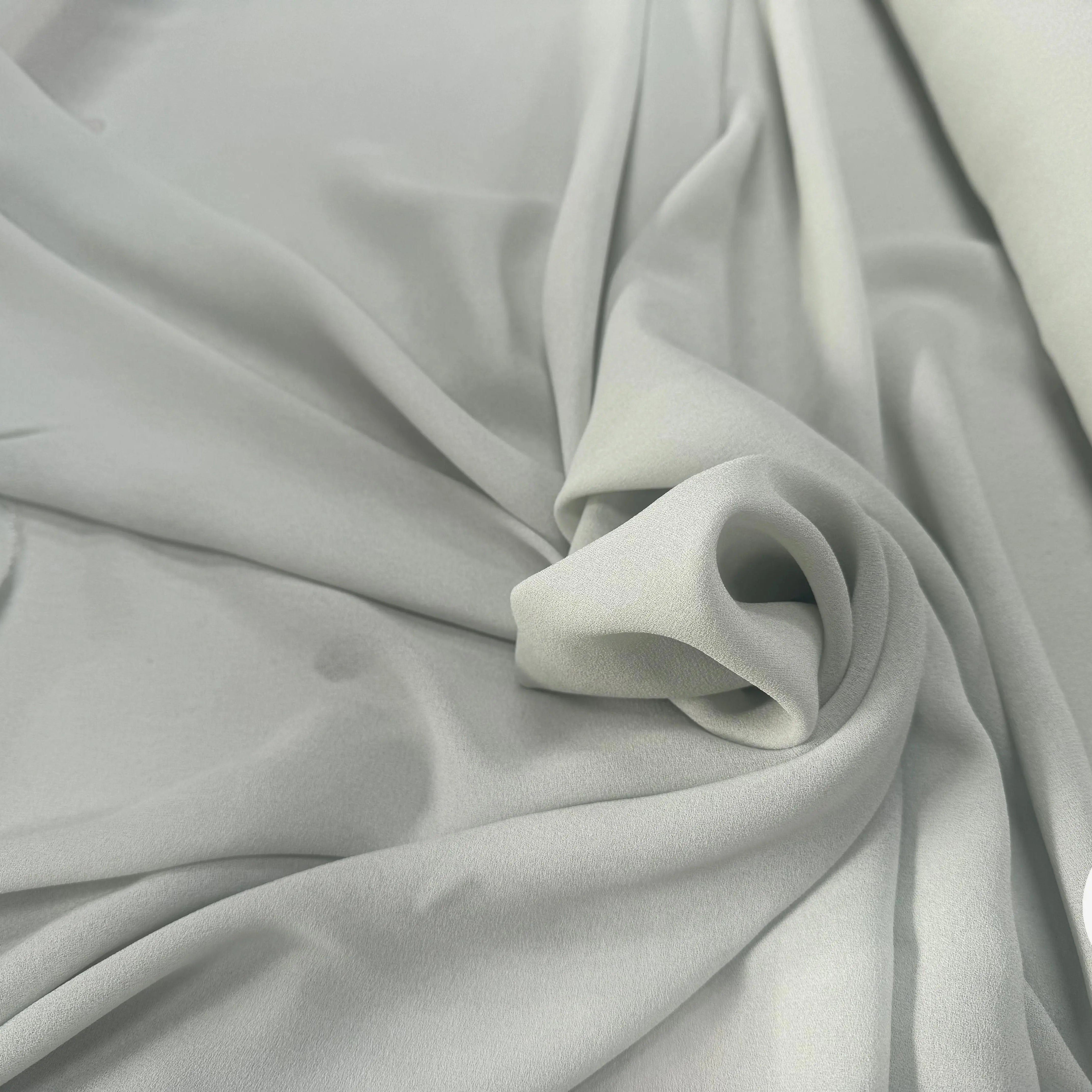FINE SHEER CRÊPE 100 % VISCOSE , Airy Grey - My Little Coupon