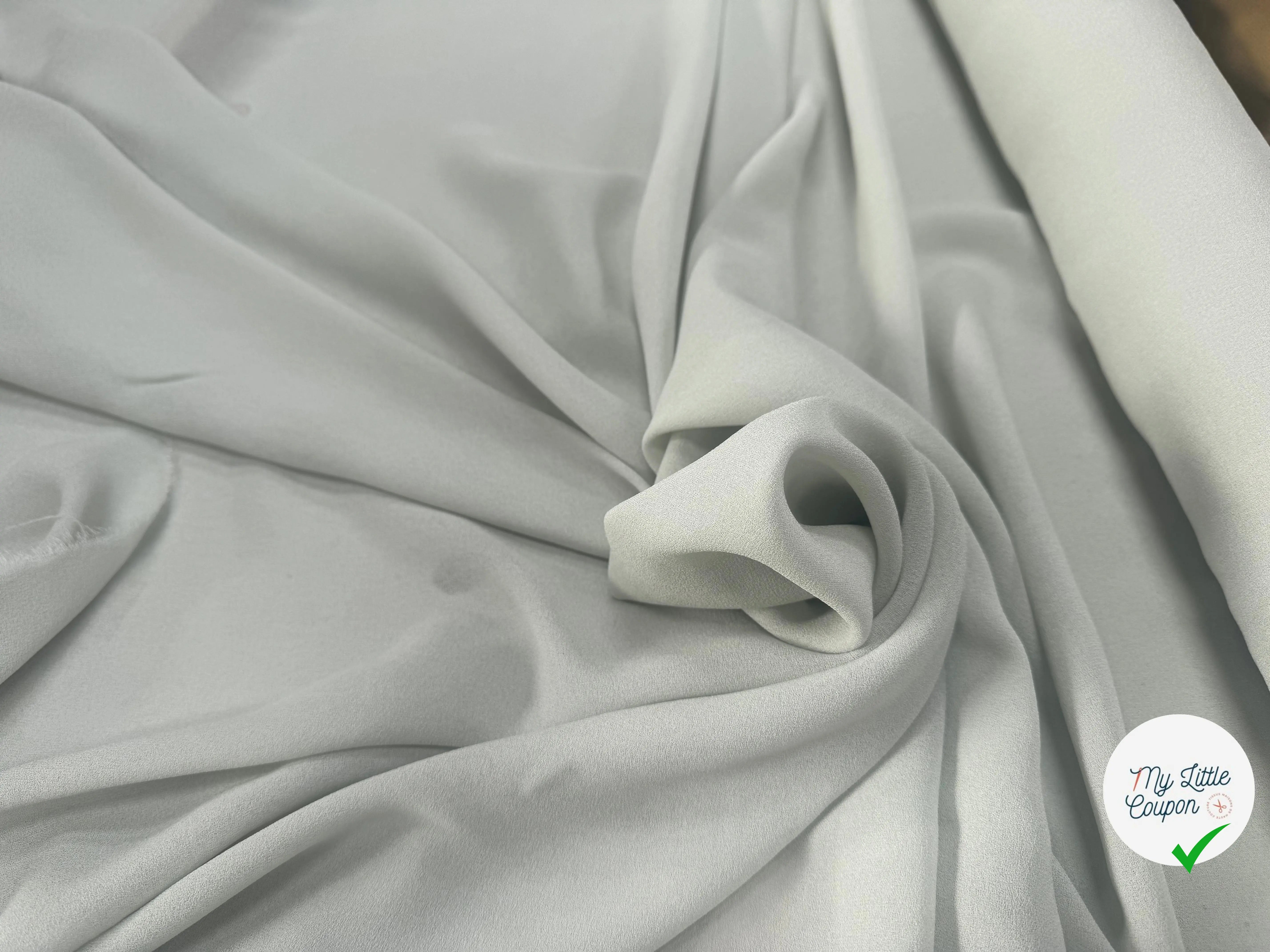 FINE SHEER CRÊPE 100 % VISCOSE , Airy Grey - My Little Coupon