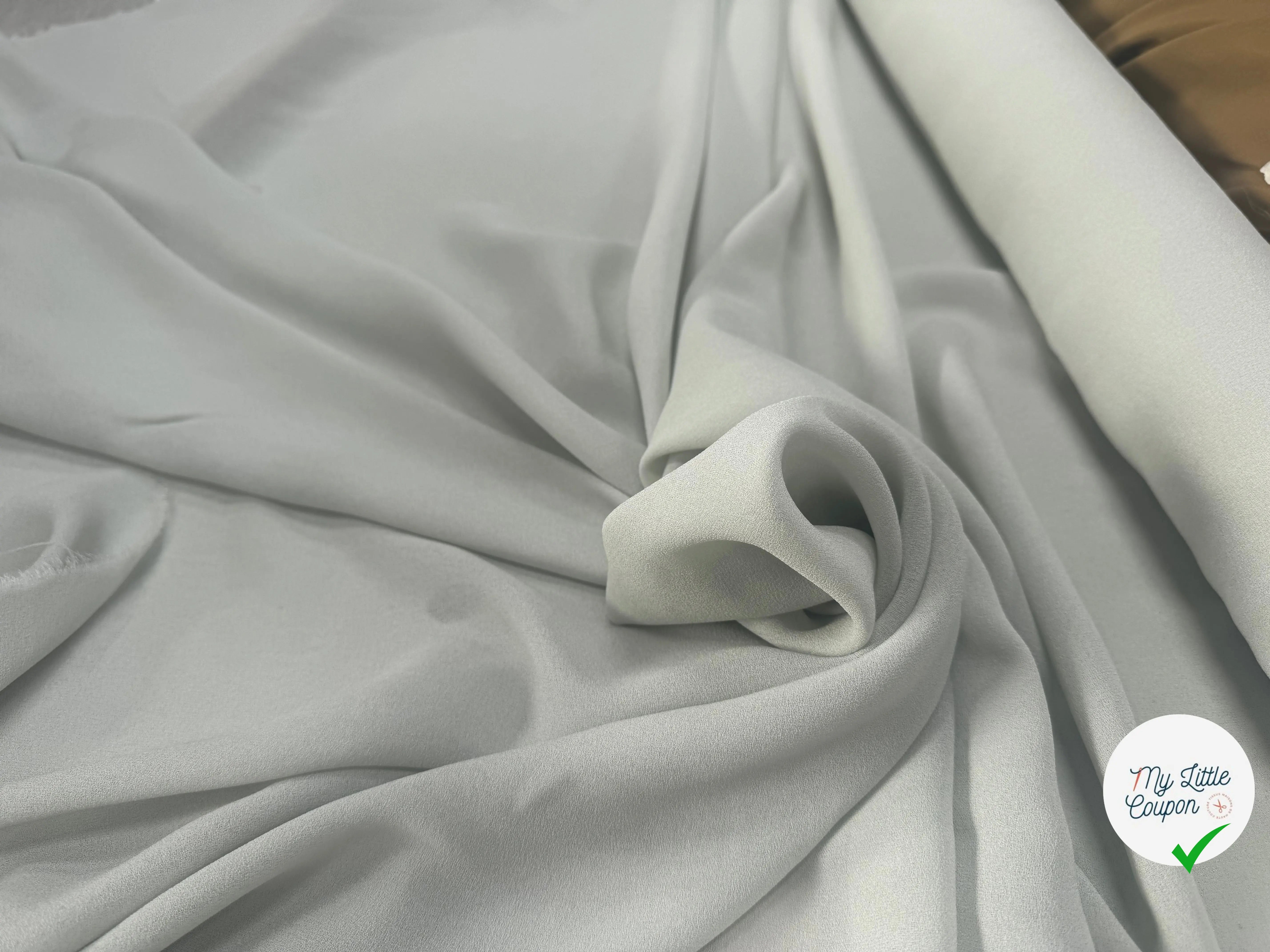 FINE SHEER CRÊPE 100 % VISCOSE , Airy Grey - My Little Coupon