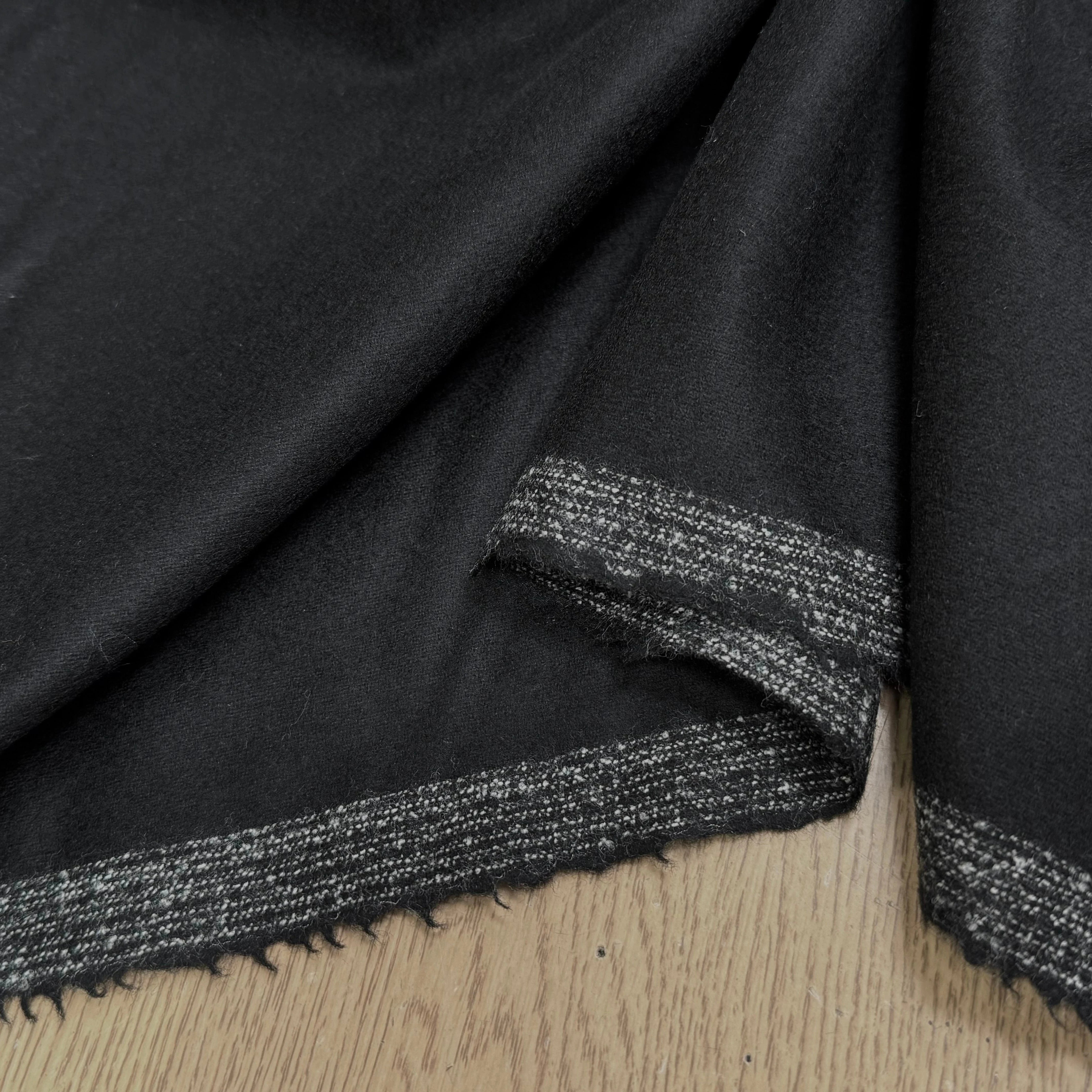 FLANELLE DE LAINE NOIR PROFONDE ULTRA CHIC - My Little Coupon