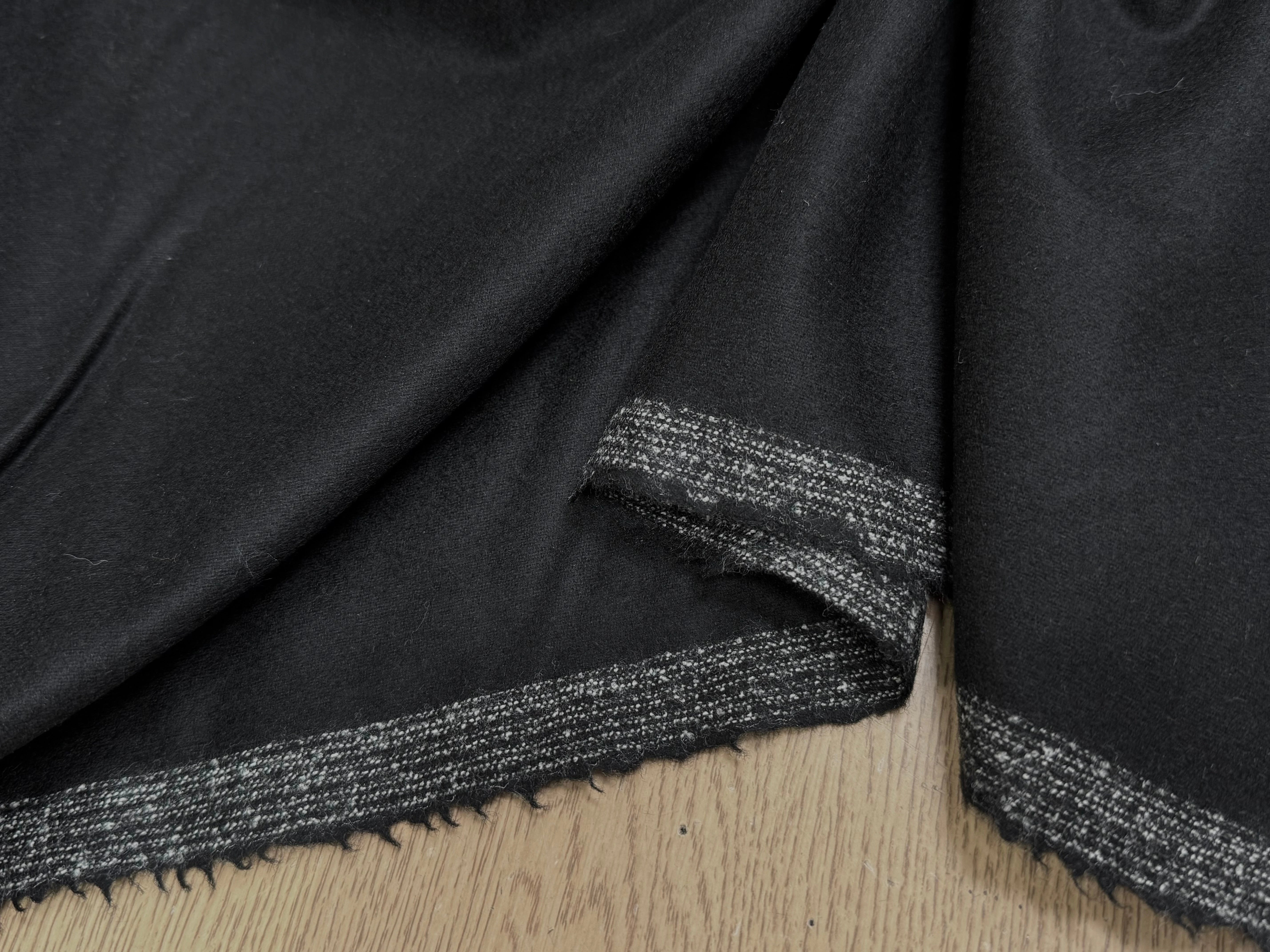 FLANELLE DE LAINE NOIR PROFONDE ULTRA CHIC - My Little Coupon