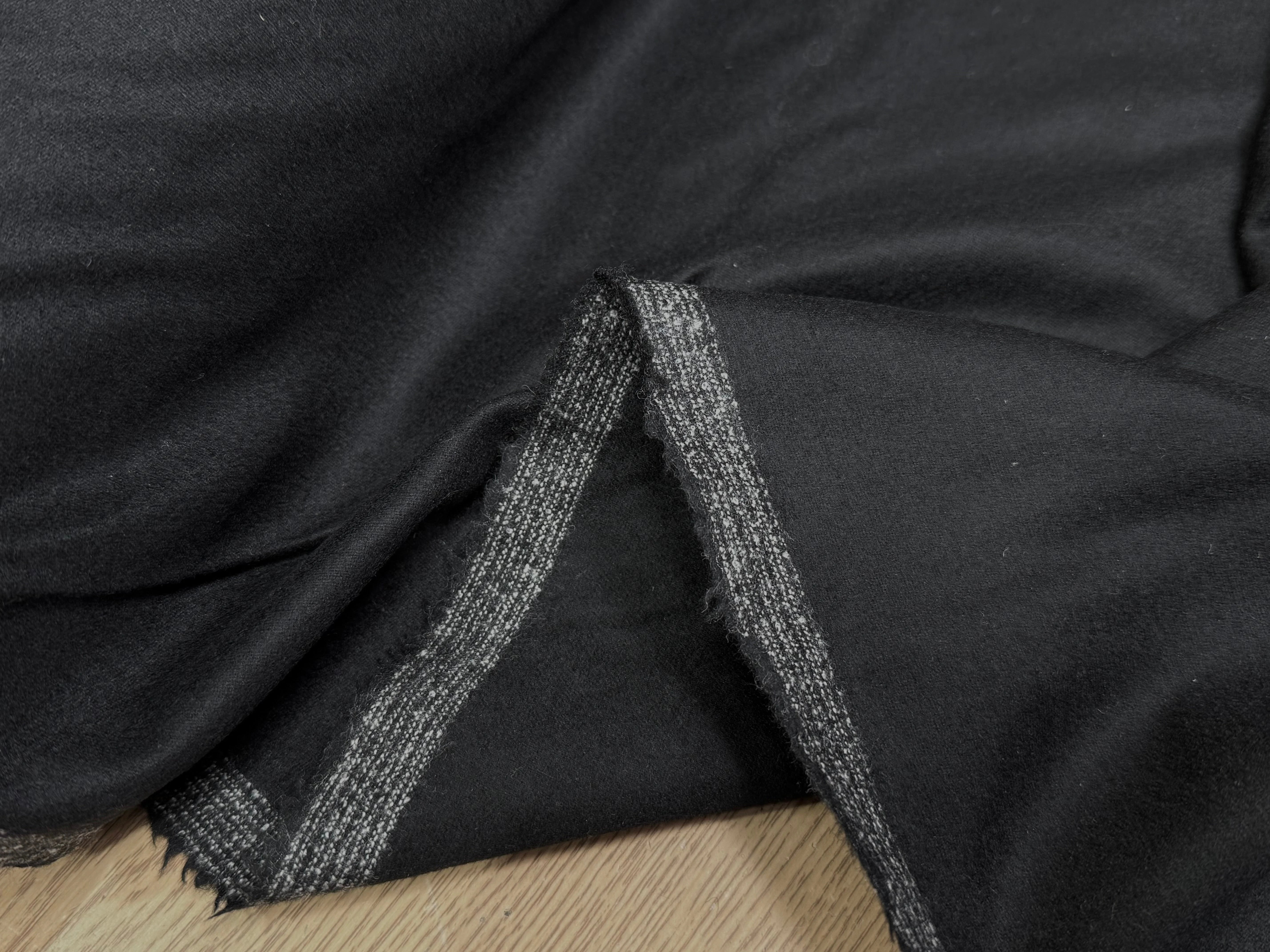 FLANELLE DE LAINE NOIR PROFONDE ULTRA CHIC - My Little Coupon