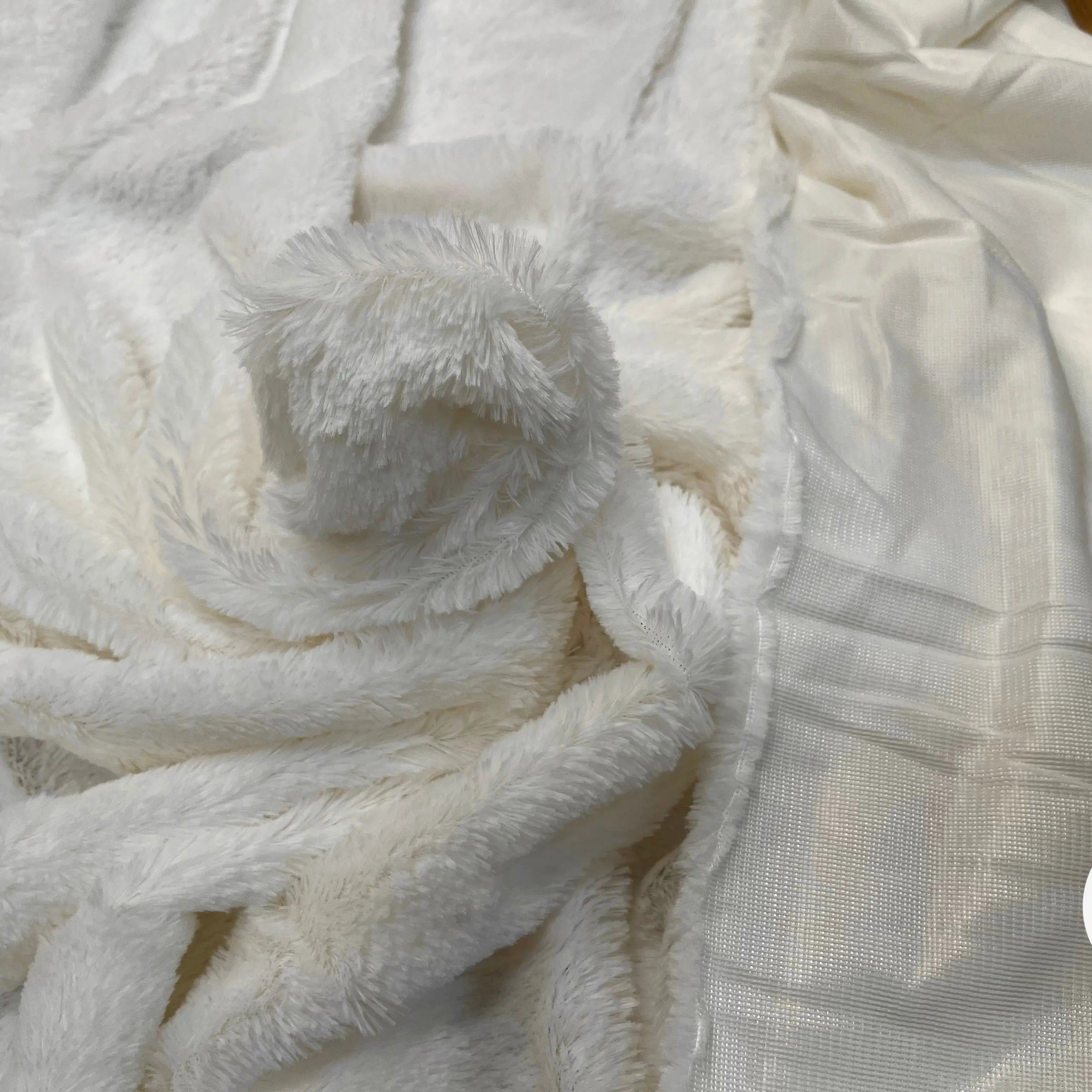 FOURRURE LEGREMENT BRILLANTE CHINCHILLA ECRU - My Little Coupon