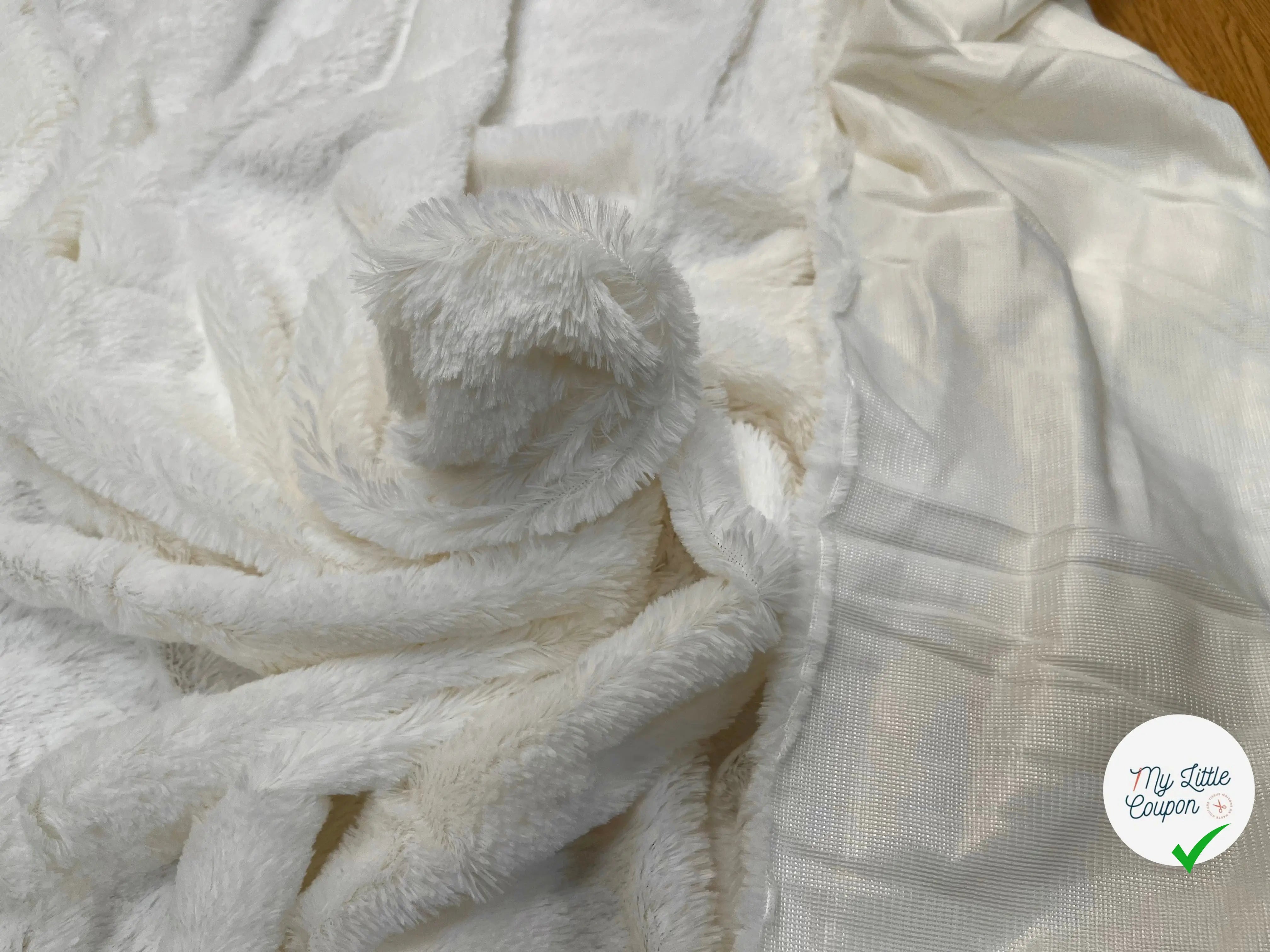 FOURRURE LEGREMENT BRILLANTE CHINCHILLA ECRU - My Little Coupon