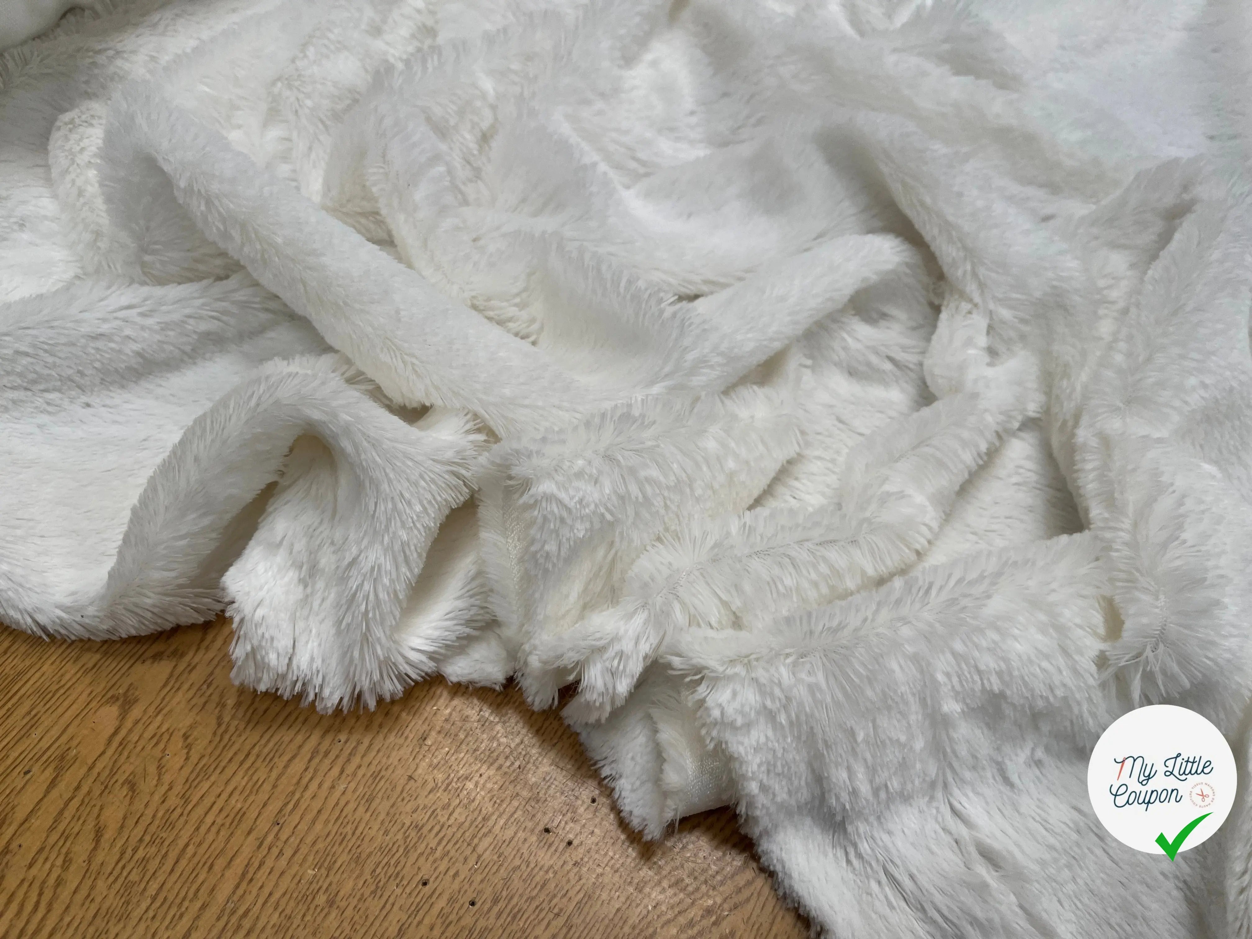 FOURRURE LEGREMENT BRILLANTE CHINCHILLA ECRU - My Little Coupon