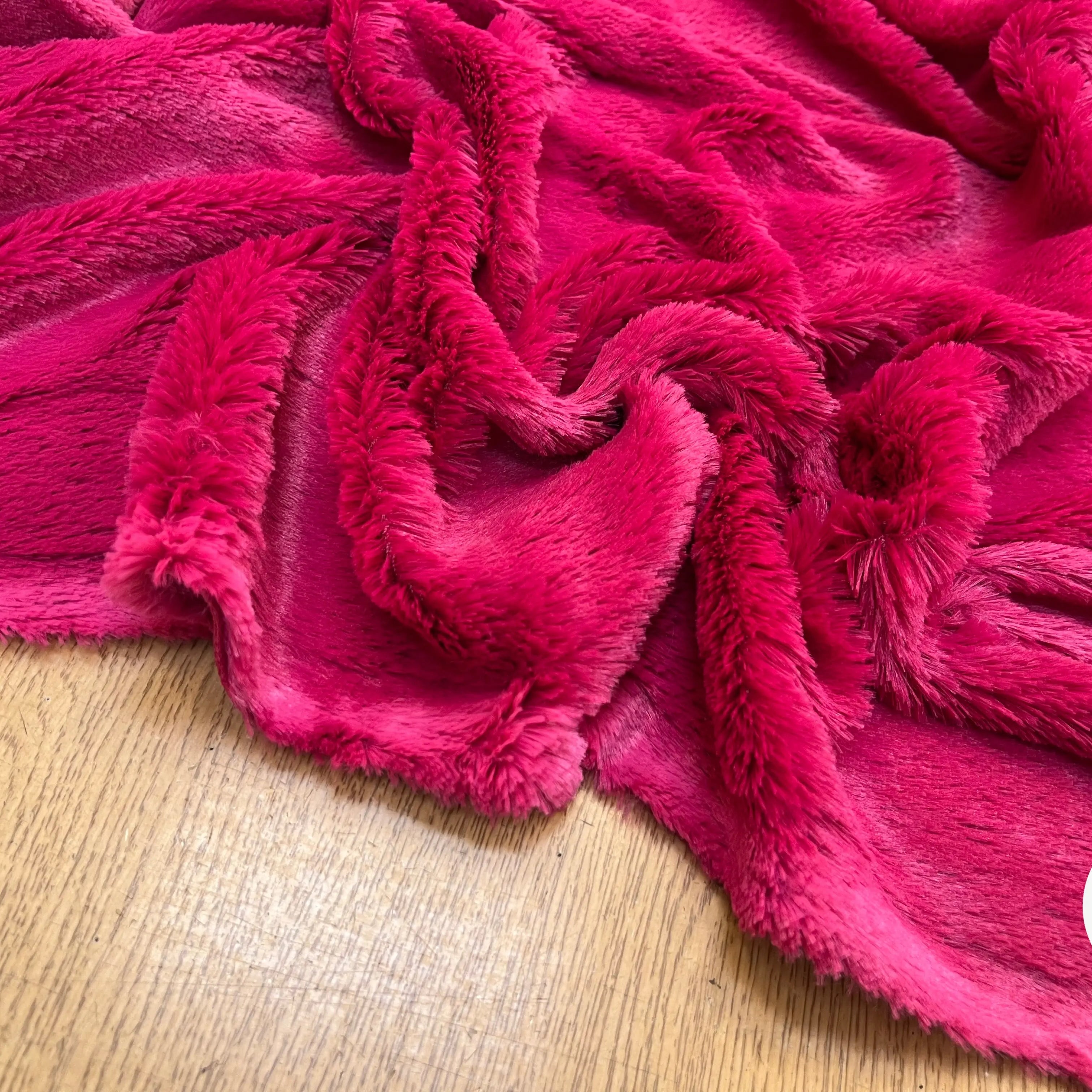 FOURRURE LEGREMENT BRILLANTE CHINCHILLA FRAMBOISE - My Little Coupon