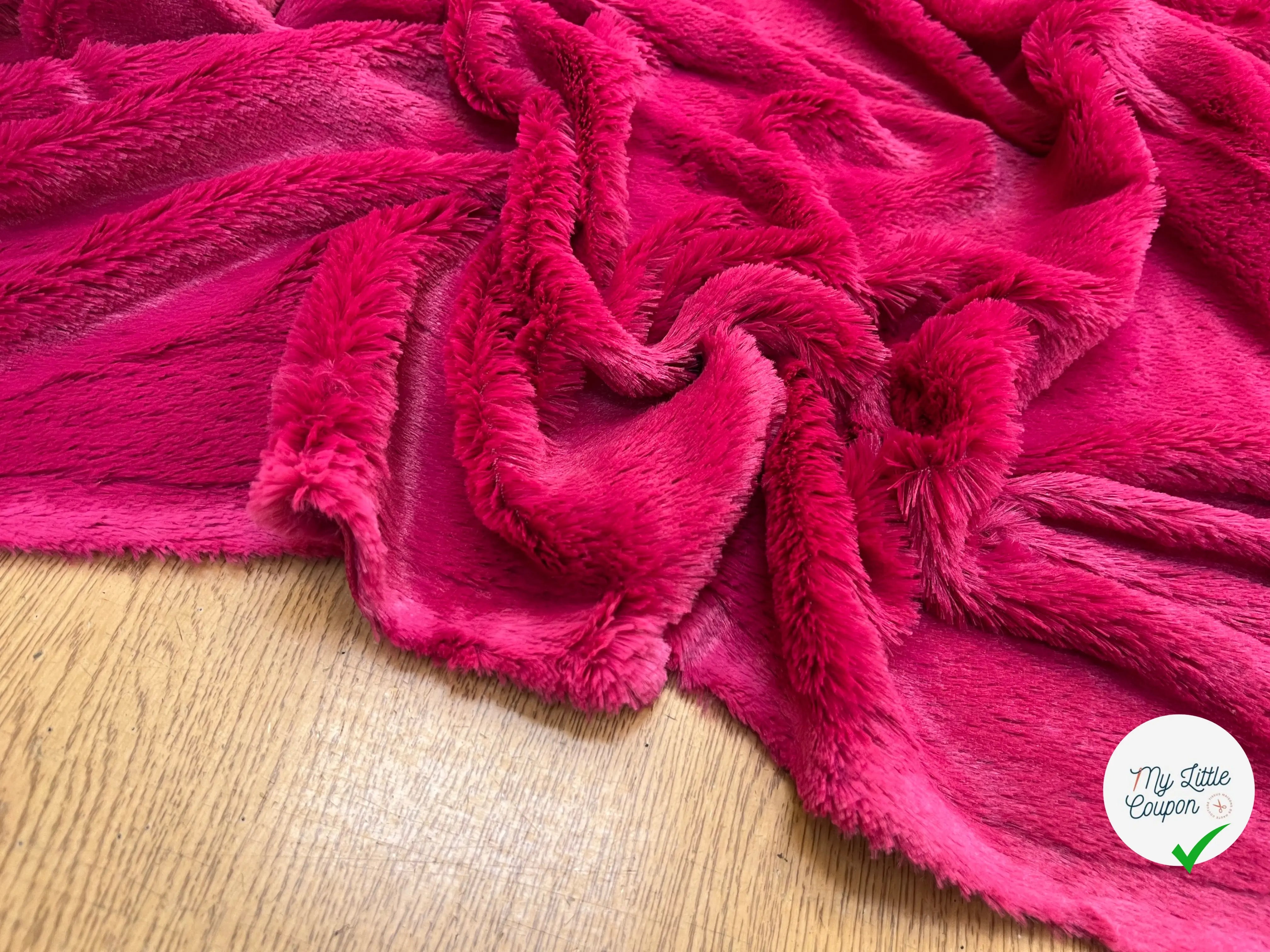 FOURRURE LEGREMENT BRILLANTE CHINCHILLA FRAMBOISE - My Little Coupon