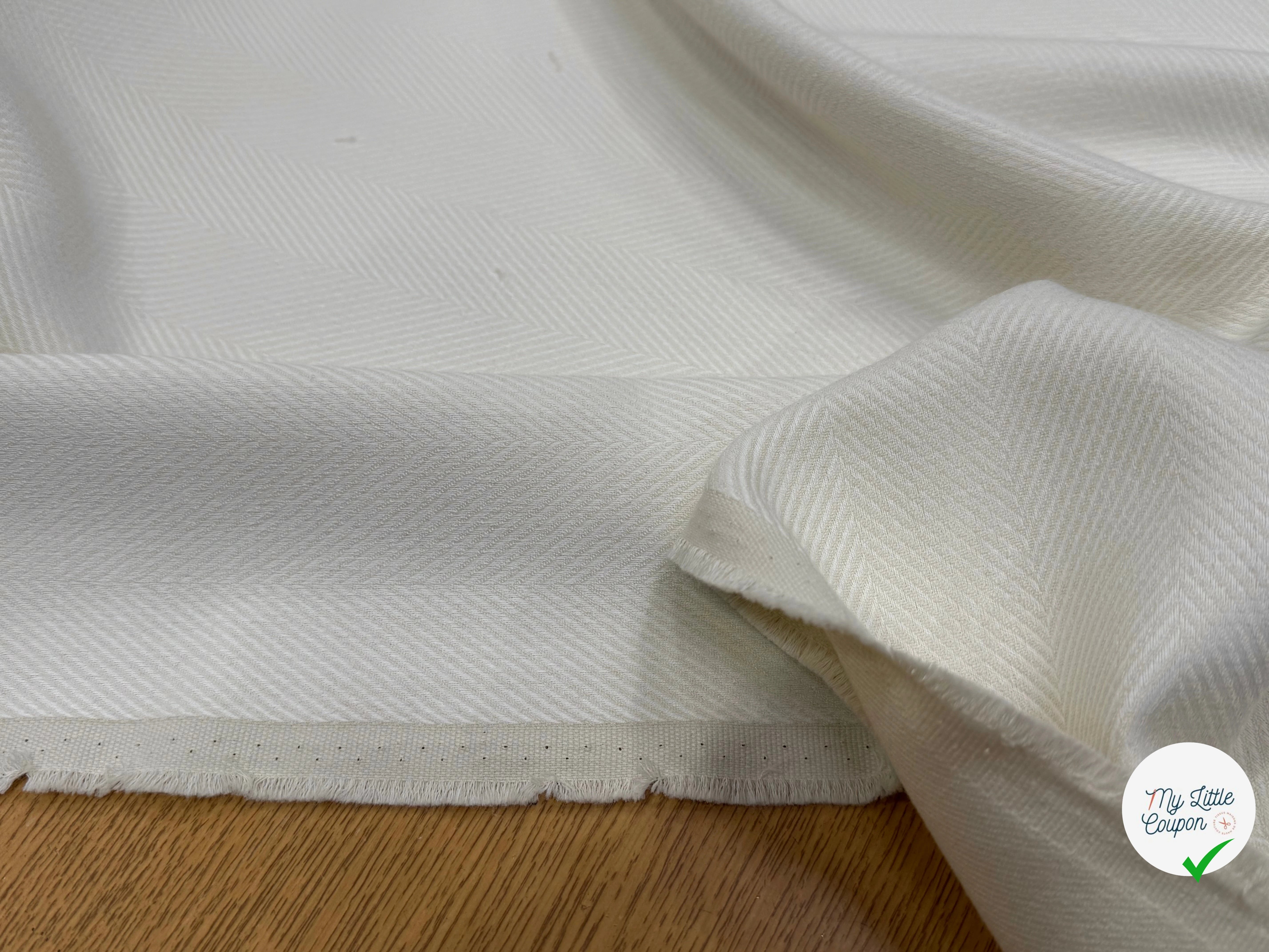 GABARDINE CHEVRON POLYVISCOSE LOURDE BLANC CASSÉ 30% VISCOSE - My Little Coupon