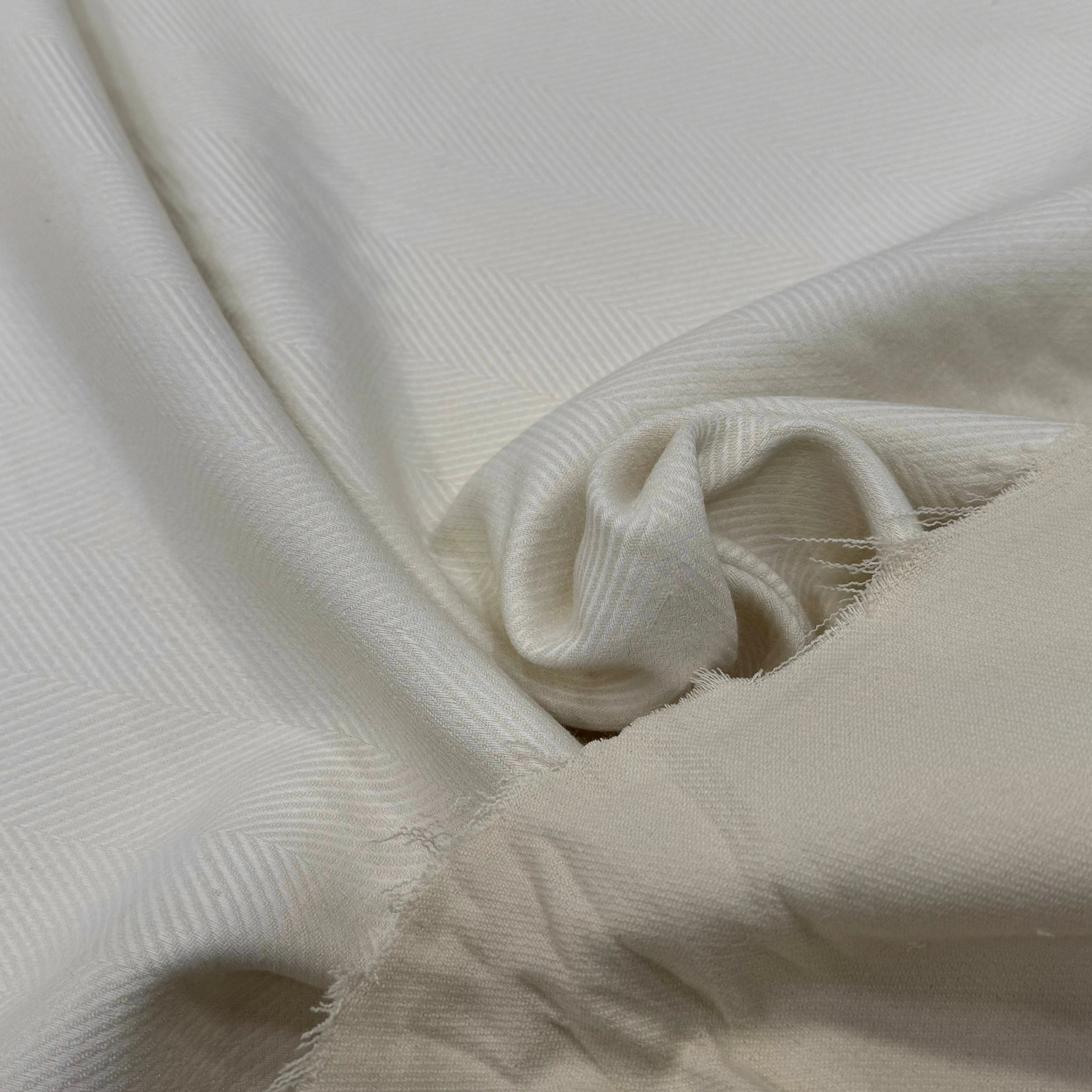 GABARDINE CHEVRON POLYVISCOSE LOURDE BLANC CASSÉ 30% VISCOSE - My Little Coupon