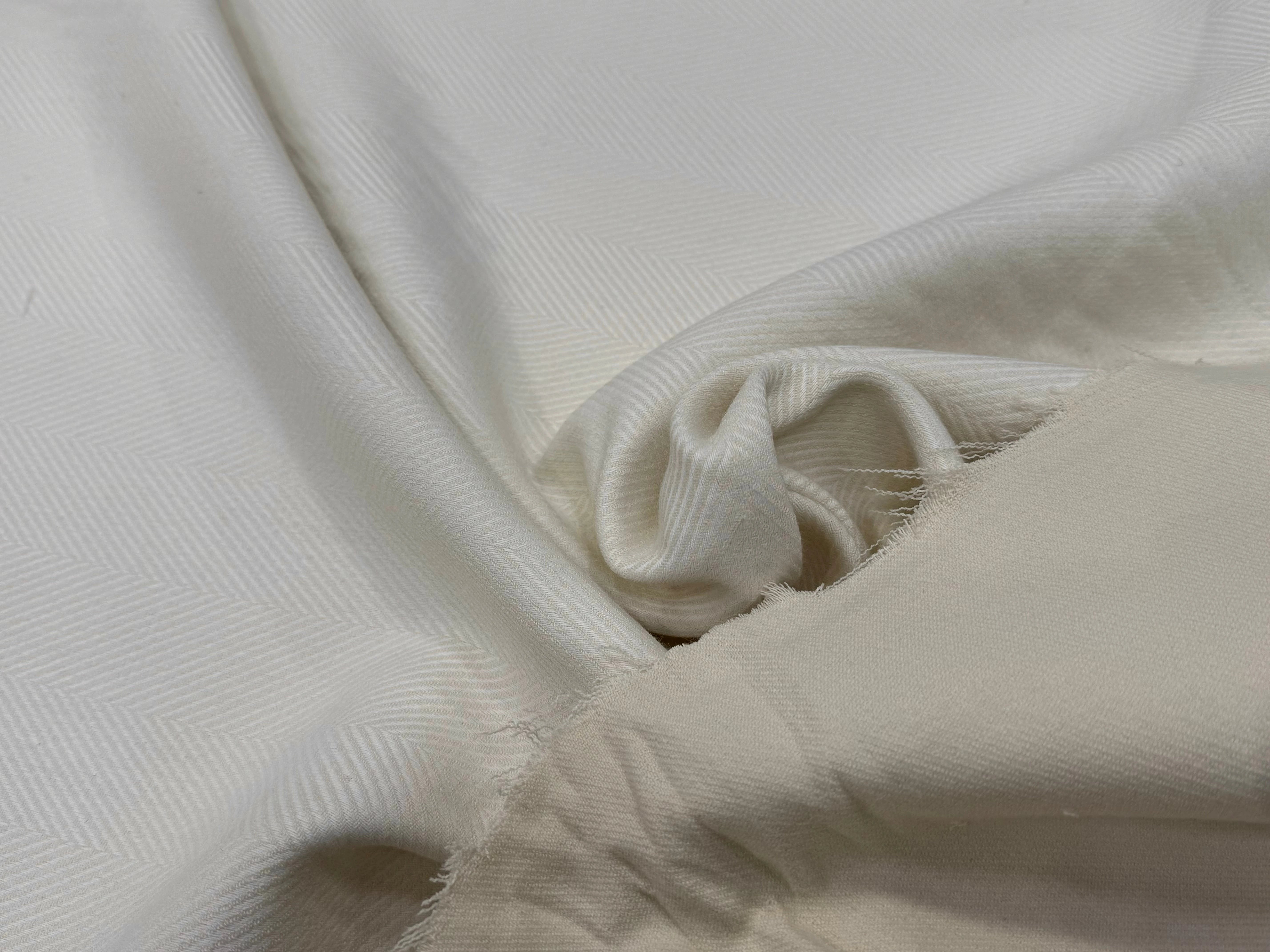 GABARDINE CHEVRON POLYVISCOSE LOURDE BLANC CASSÉ 30% VISCOSE - My Little Coupon