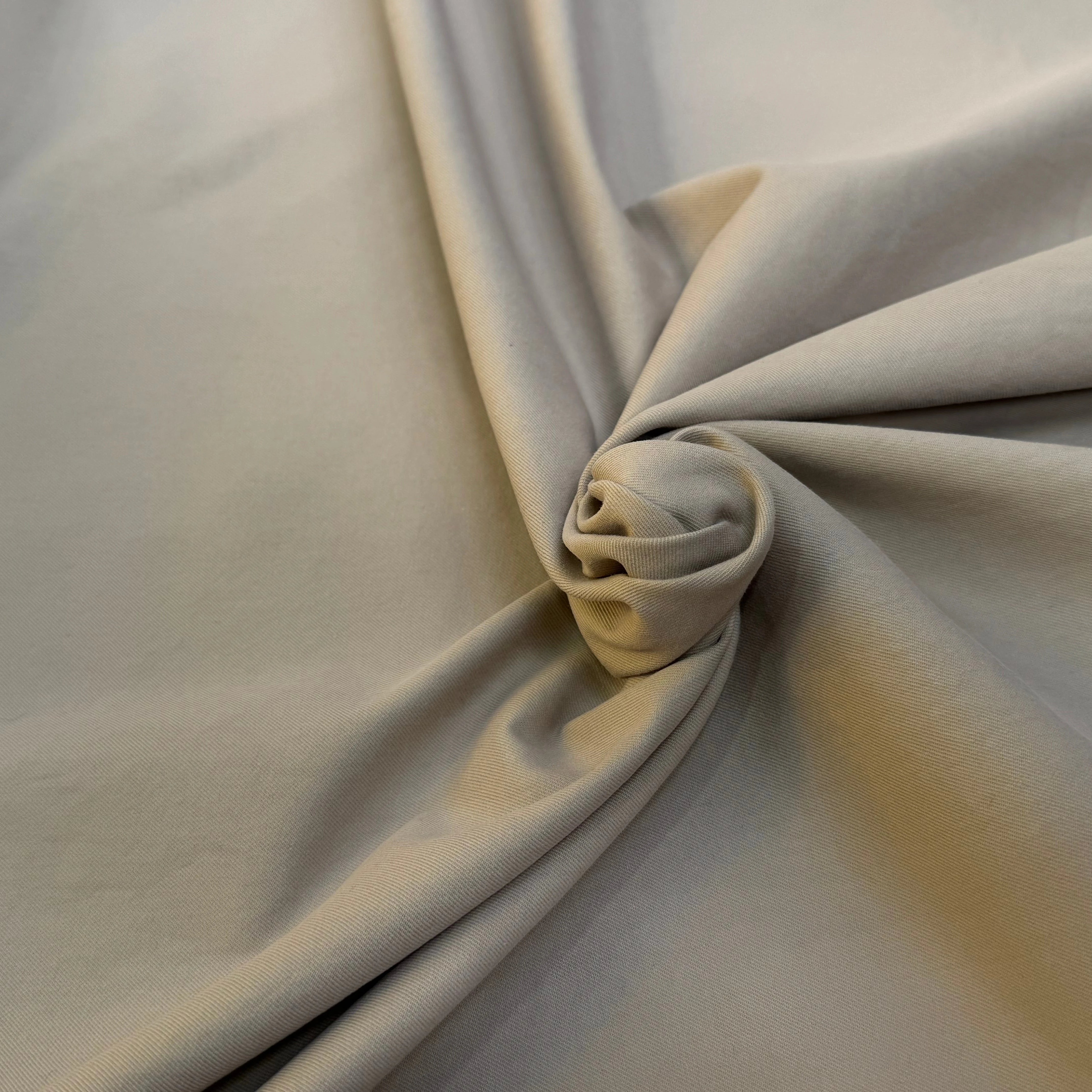 GABARDINE DE COTON BEAU TOUCHER LÉGÈREMENT STRIÉE BEIGE CREME - My Little Coupon