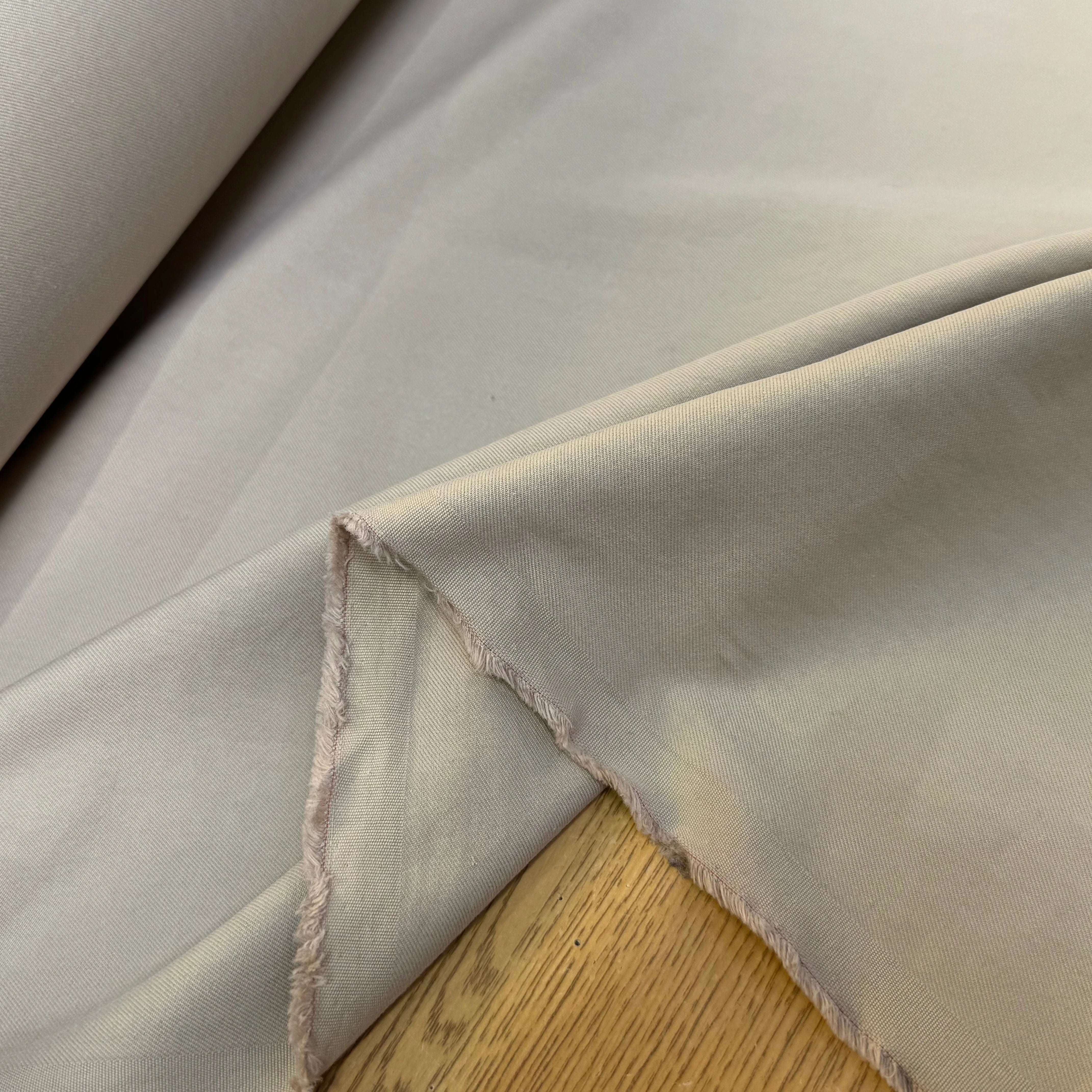GABARDINE DE COTON BEAU TOUCHER LÉGÈREMENT STRIÉE BEIGE CREME - My Little Coupon