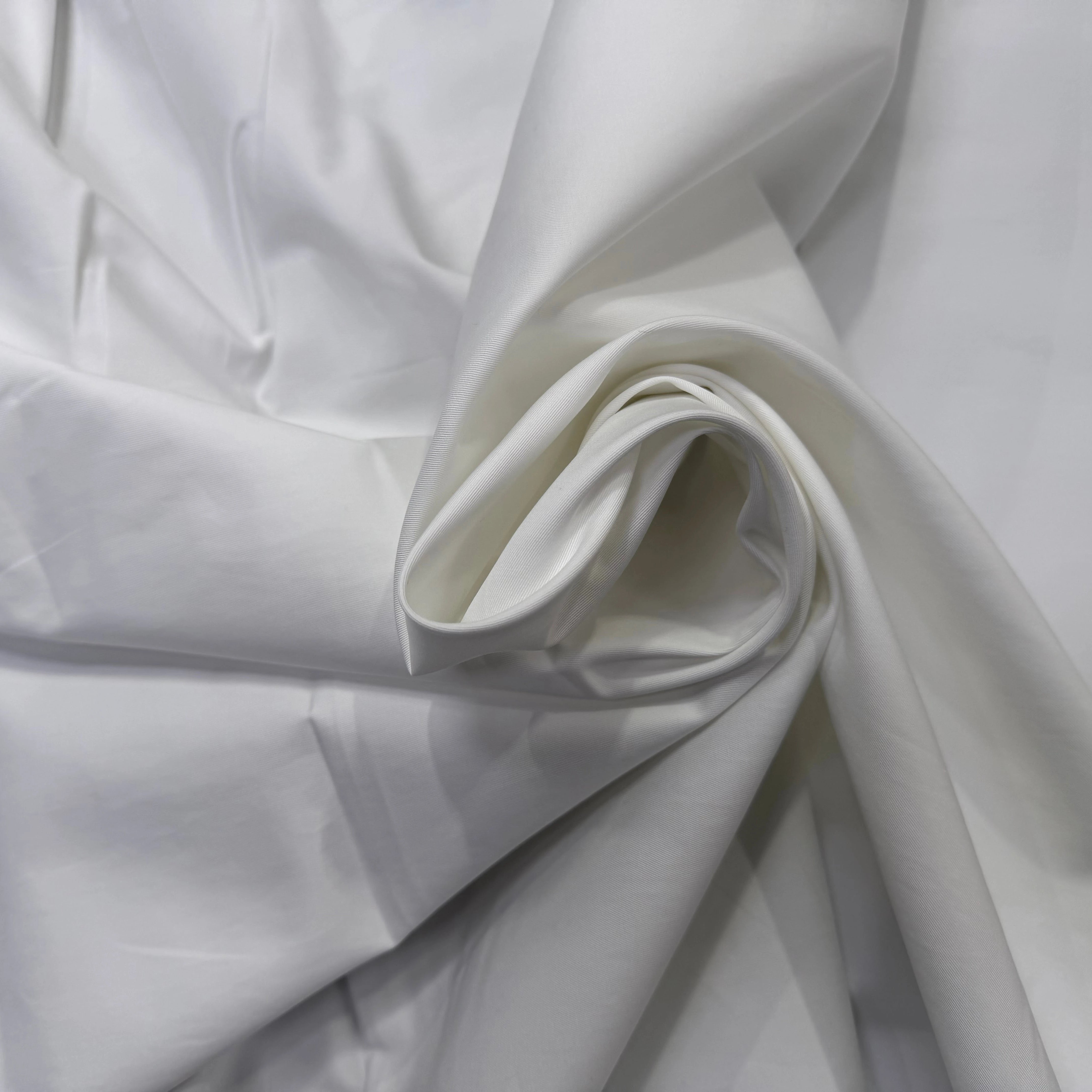 GABARDINE DE COTON BLANC LÉGÈREMENT SATINÉ STRETCH - My Little Coupon