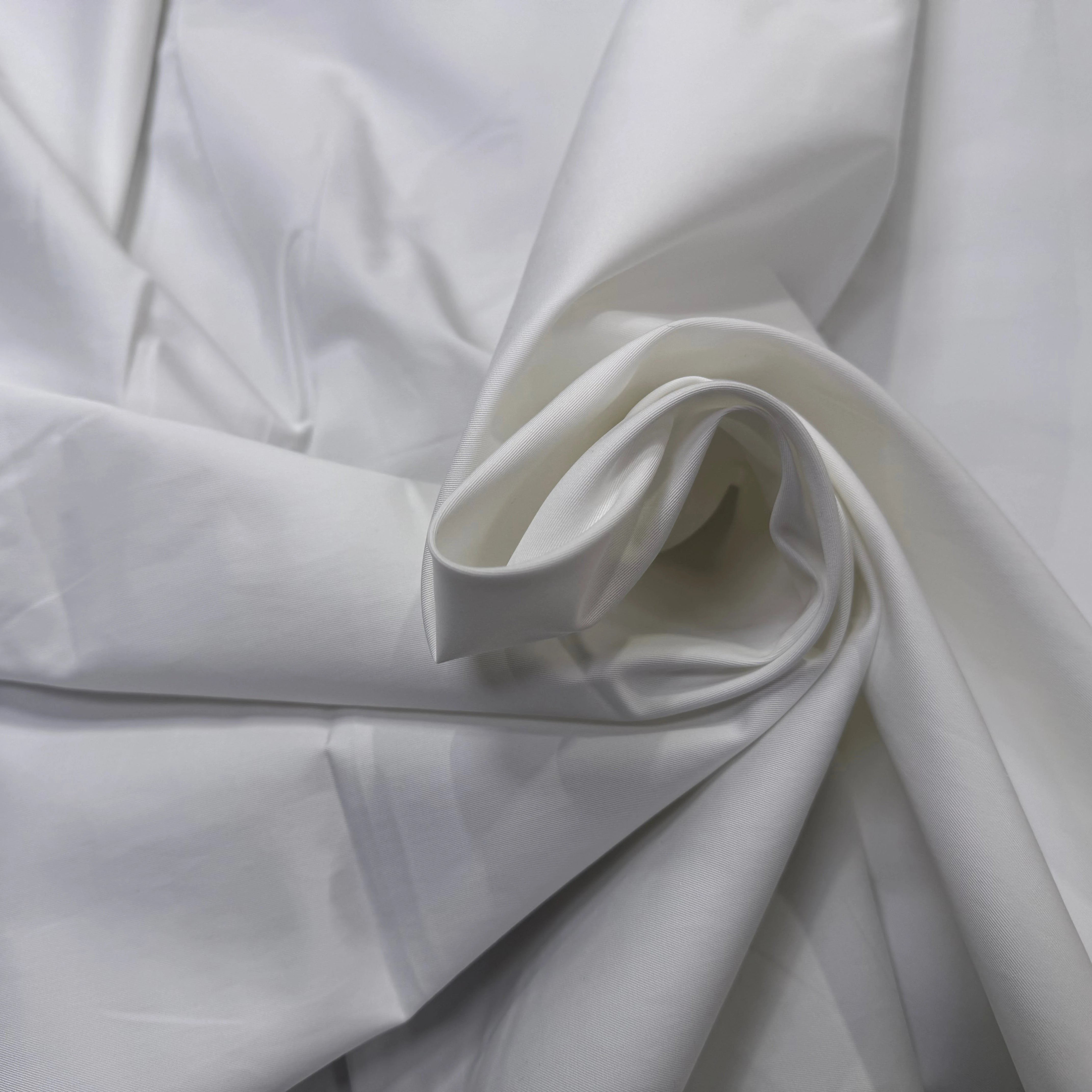 GABARDINE DE COTON BLANC LÉGÈREMENT SATINÉ STRETCH - My Little Coupon