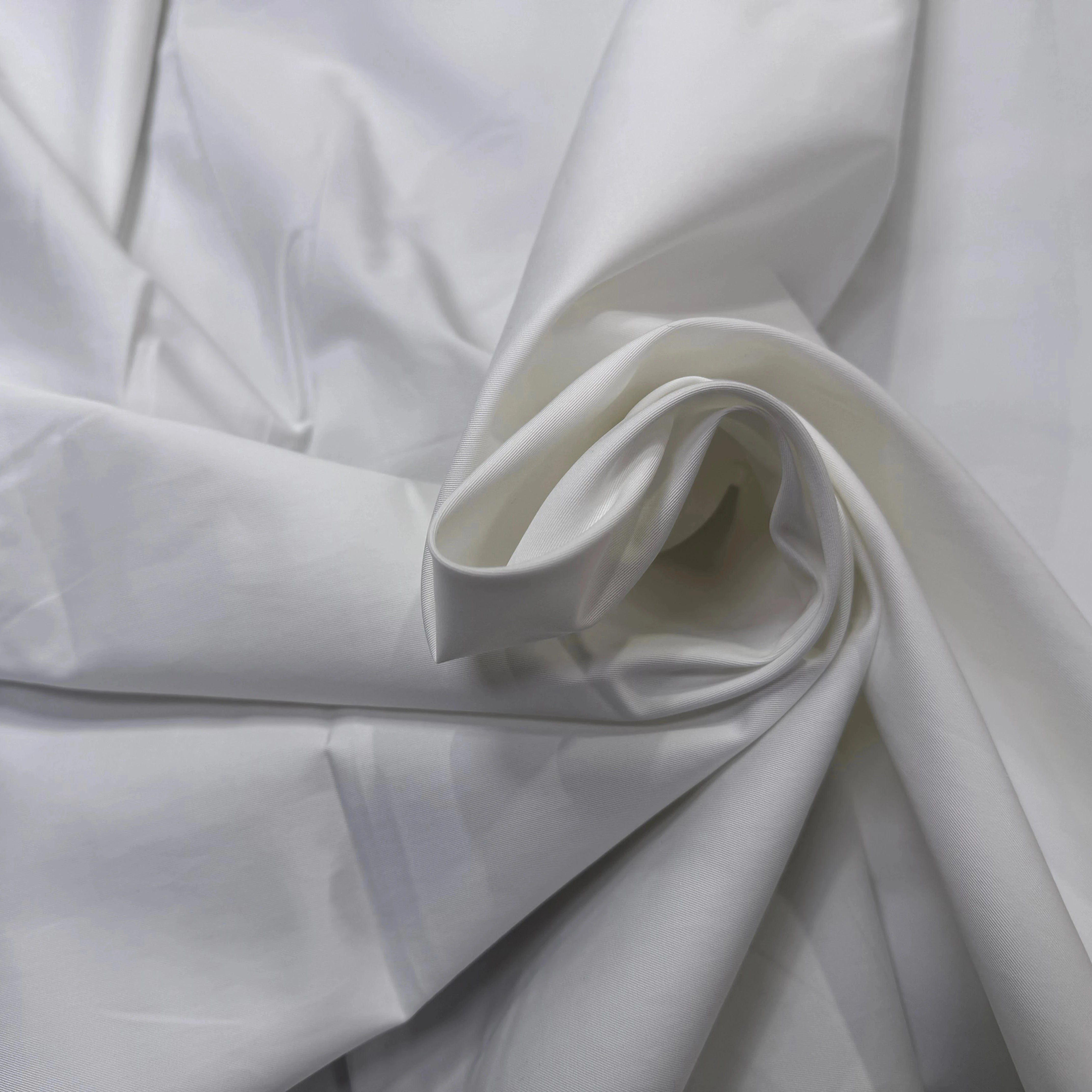 GABARDINE DE COTON BLANC LÉGÈREMENT SATINÉ STRETCH - My Little Coupon