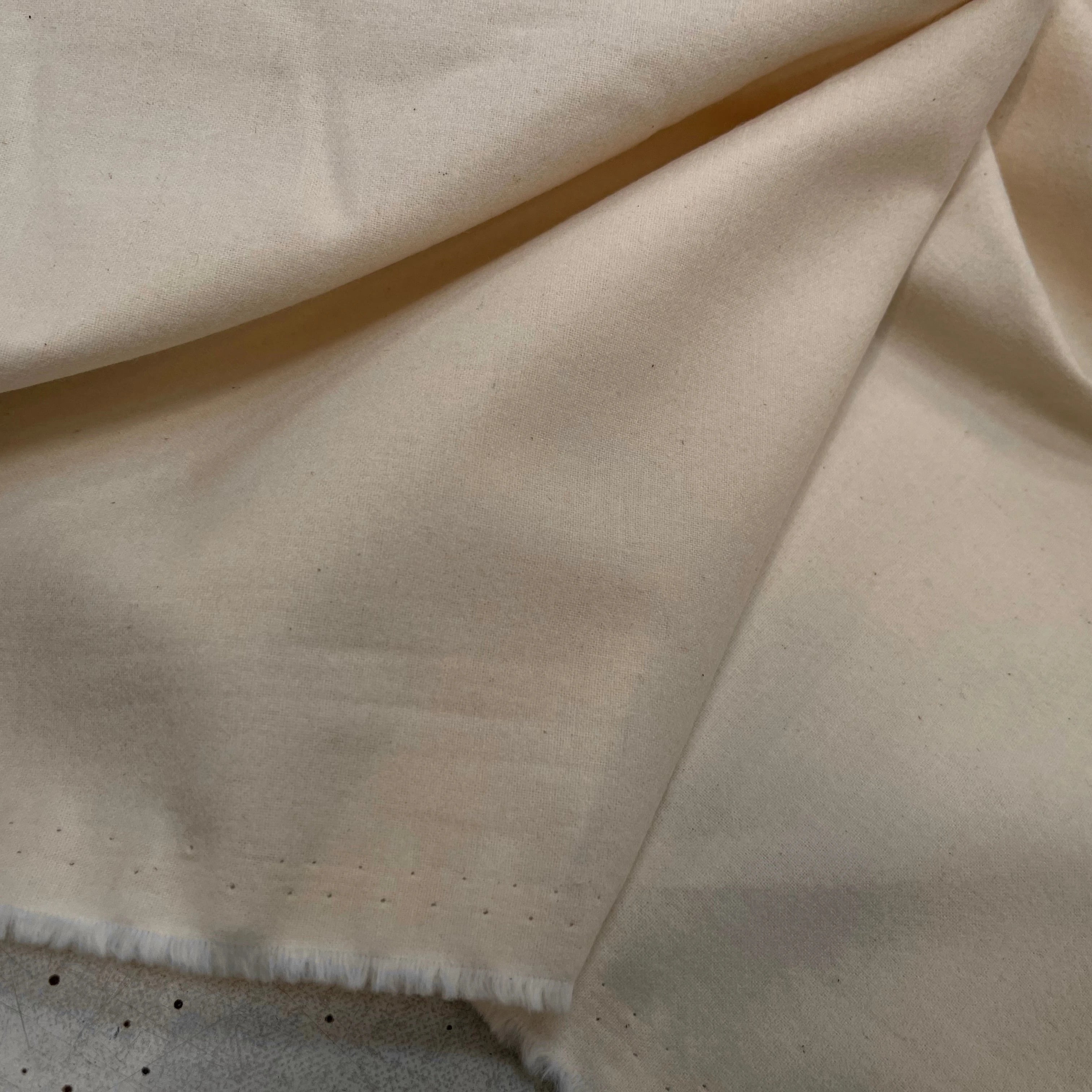 GABARDINE DE COTON DUVETEUX ÉCRU TOUT DOUX - My Little Coupon