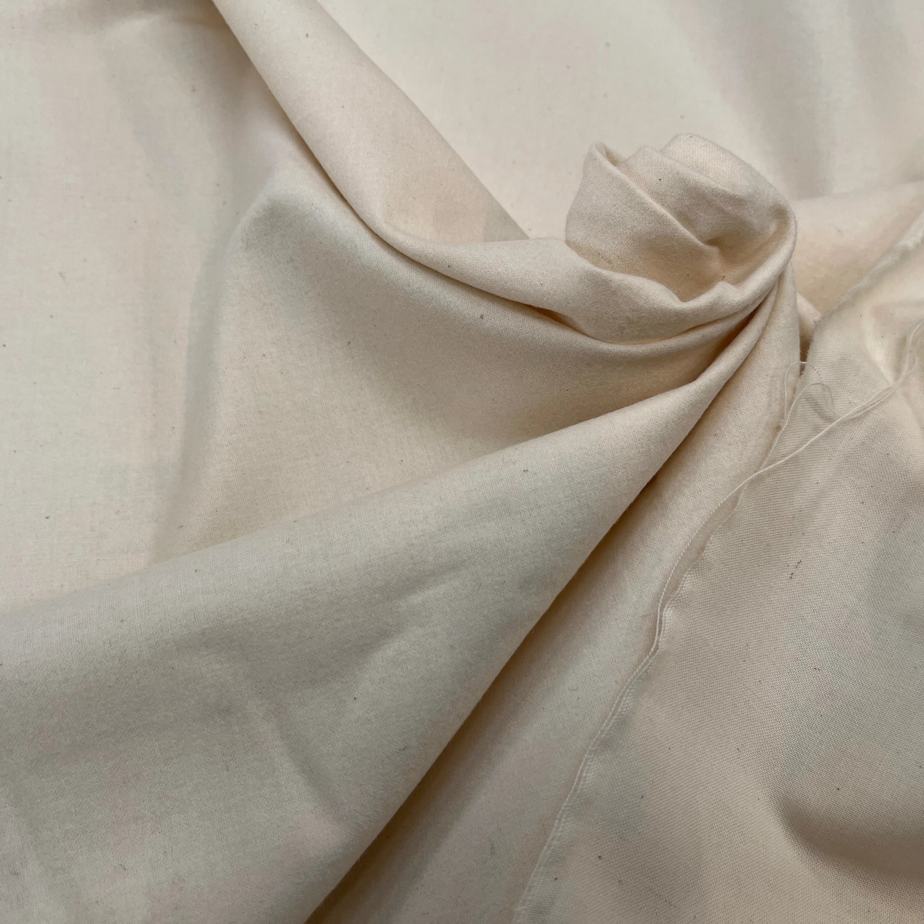 GABARDINE DE COTON DUVETEUX ÉCRU TOUT DOUX - My Little Coupon