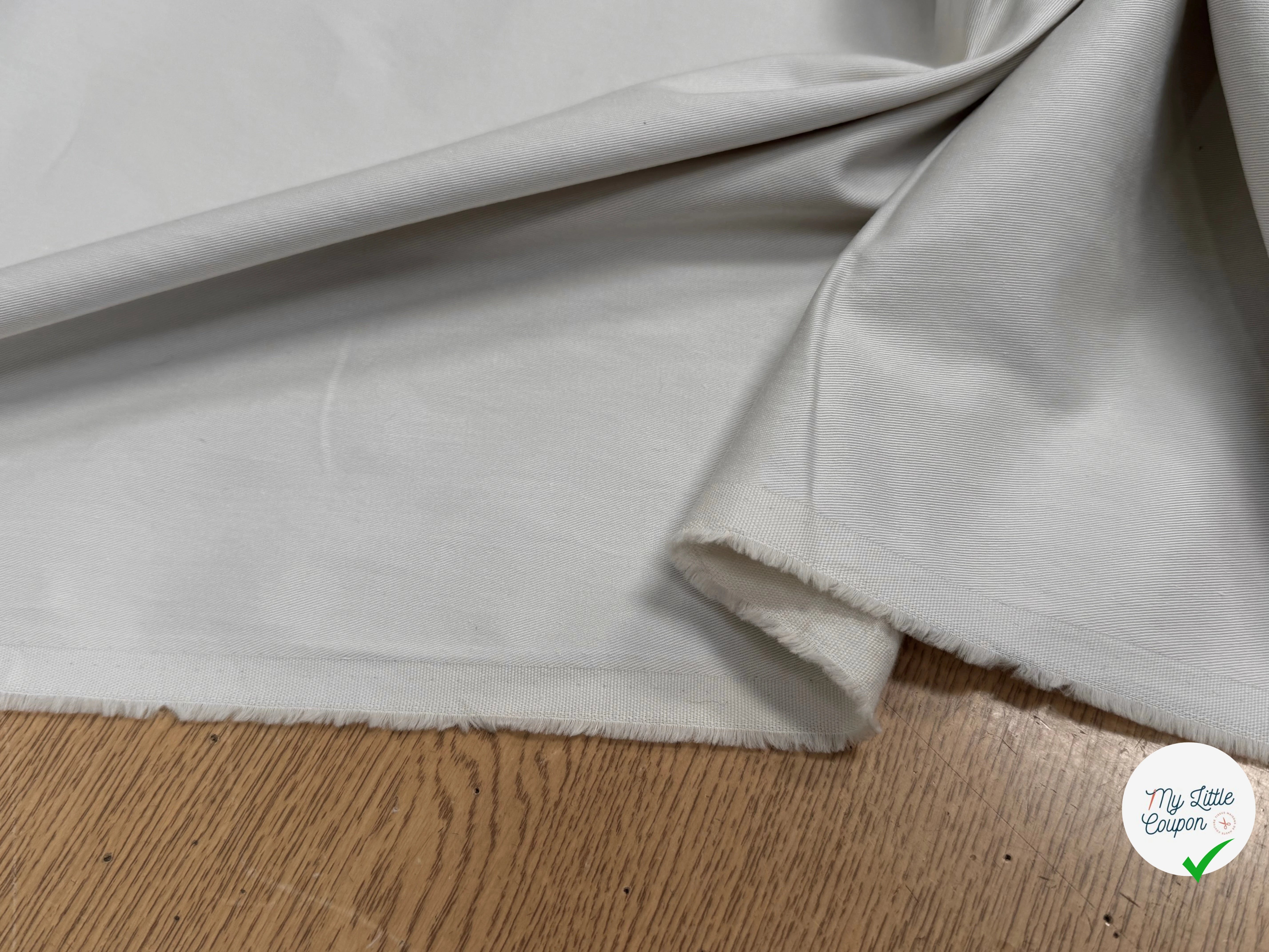 GABARDINE DE COTON FIN FINEMENT SERGÉE ET LÉGÈREMENT STRETCH CRAIE - My Little Coupon