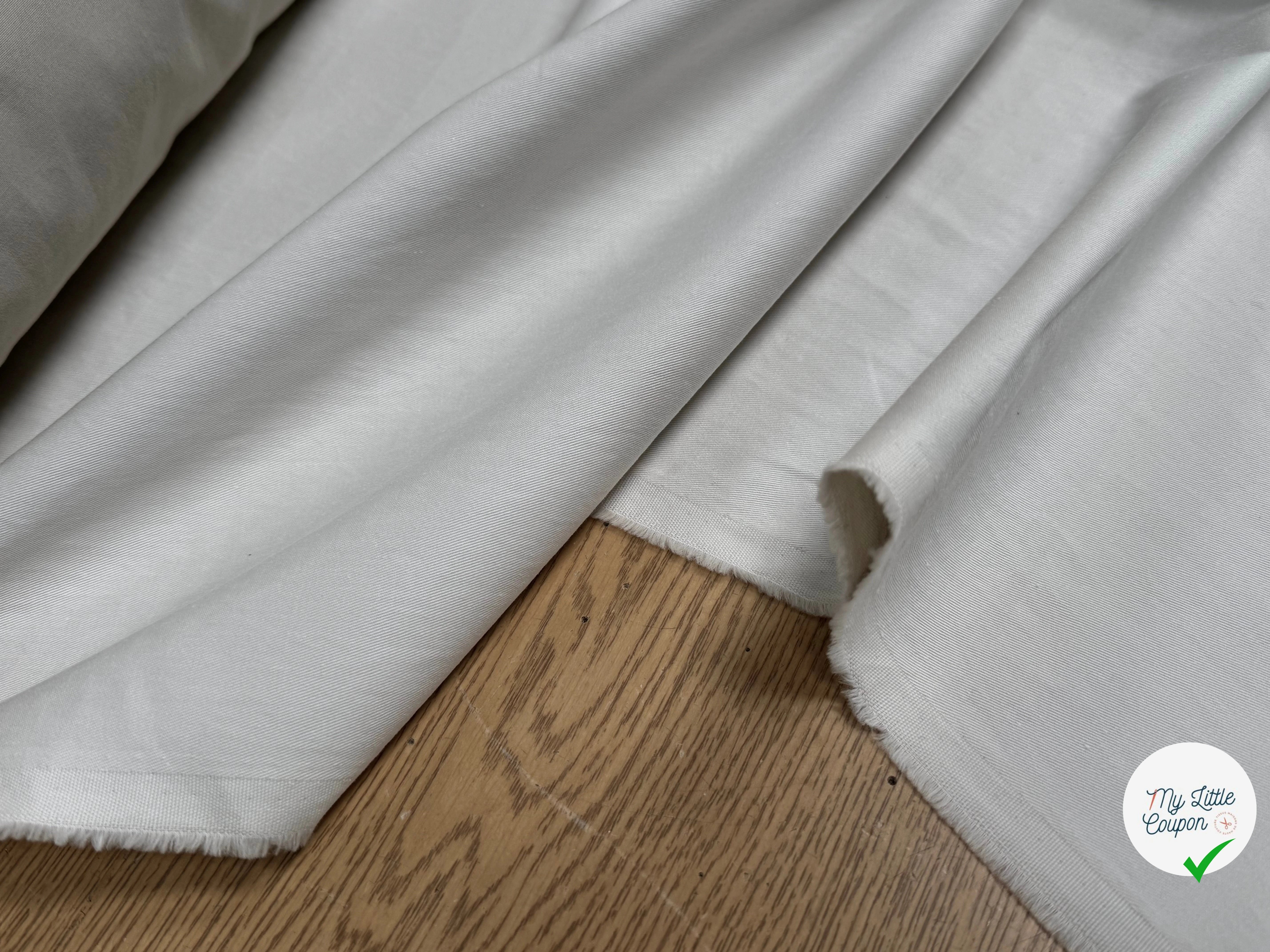 GABARDINE DE COTON FIN FINEMENT SERGÉE ET LÉGÈREMENT STRETCH CRAIE - My Little Coupon
