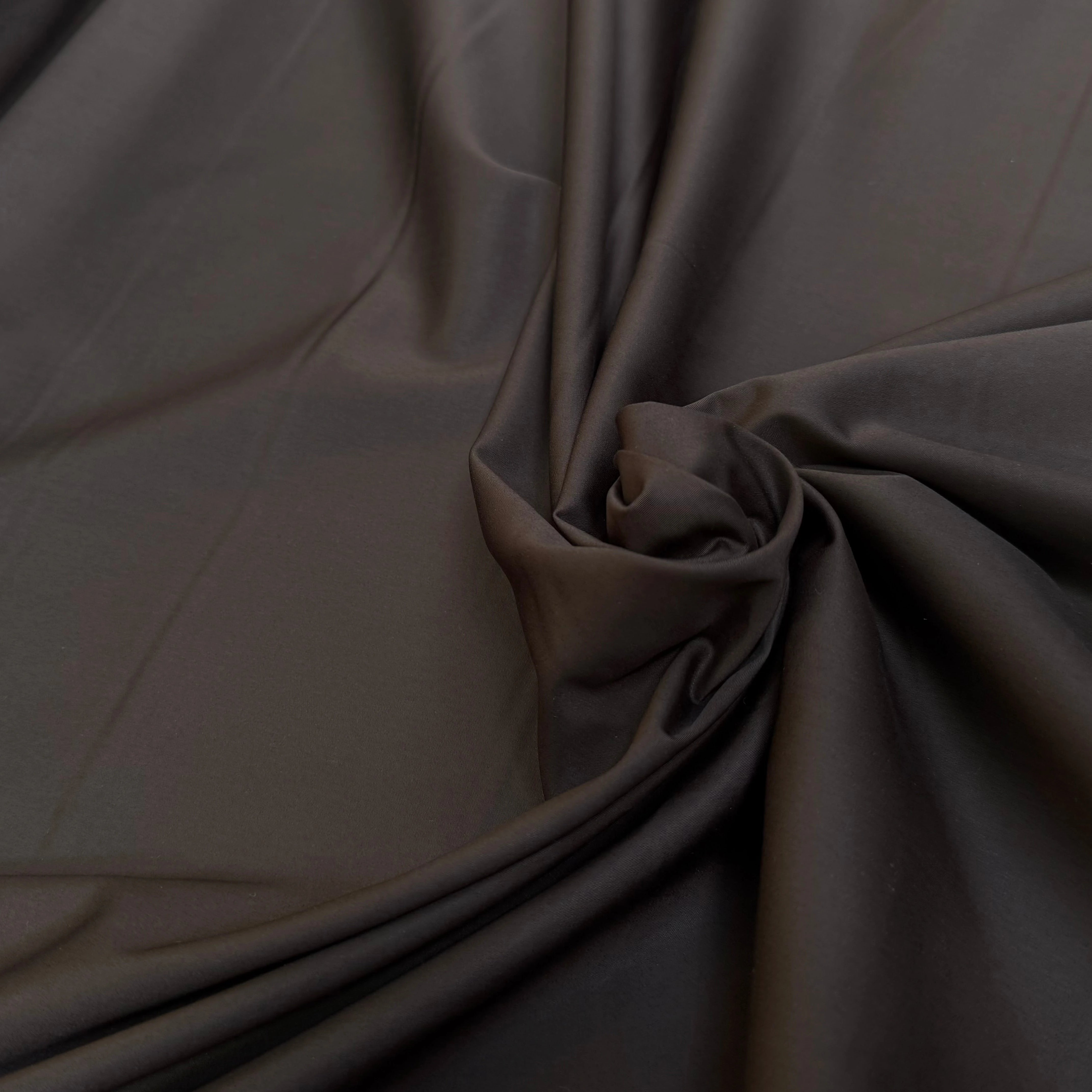 GABARDINE DE COTON FINE CHOCO MARRON LISSE ÉFFET CRAQUANT - My Little Coupon