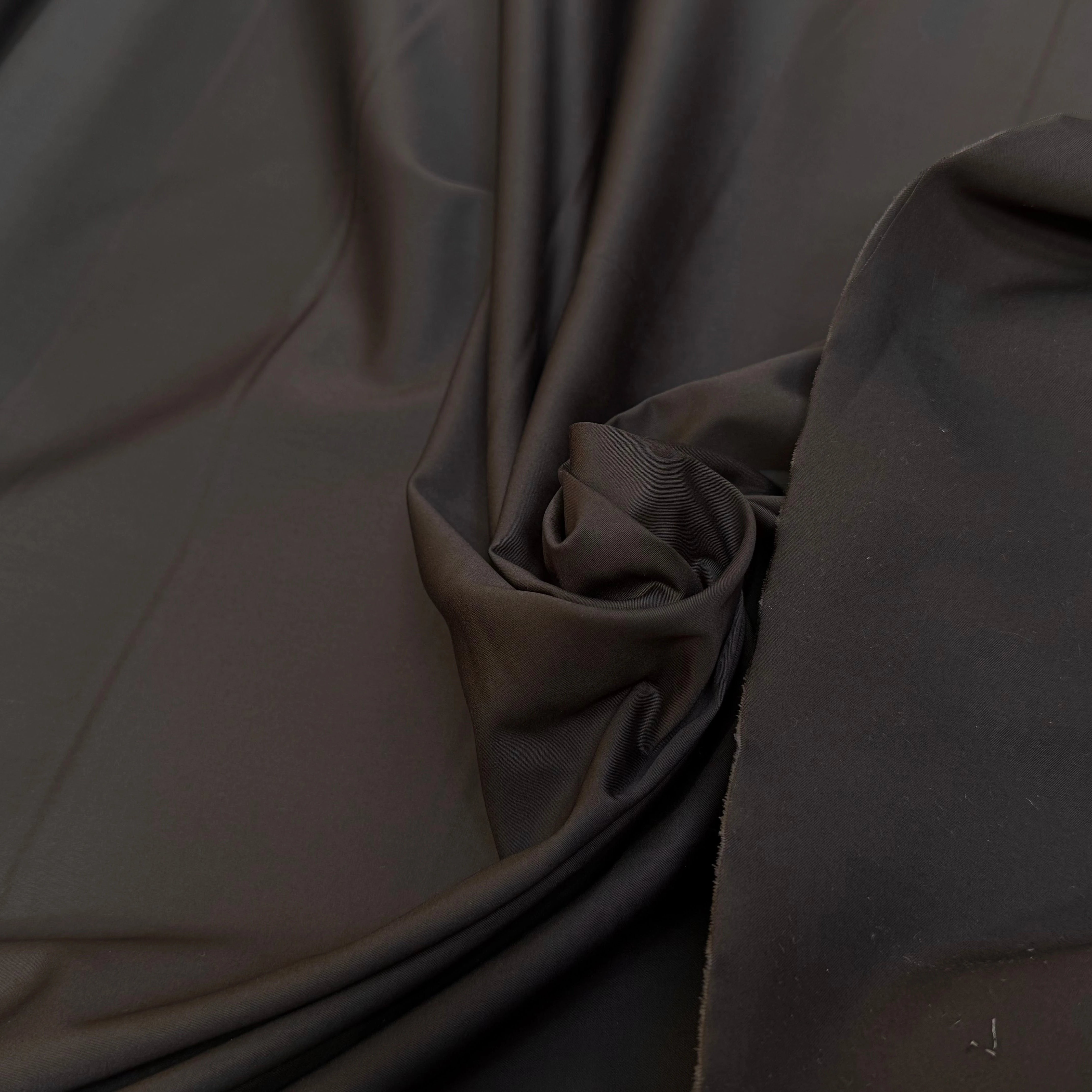 GABARDINE DE COTON FINE CHOCO MARRON LISSE ÉFFET CRAQUANT - My Little Coupon