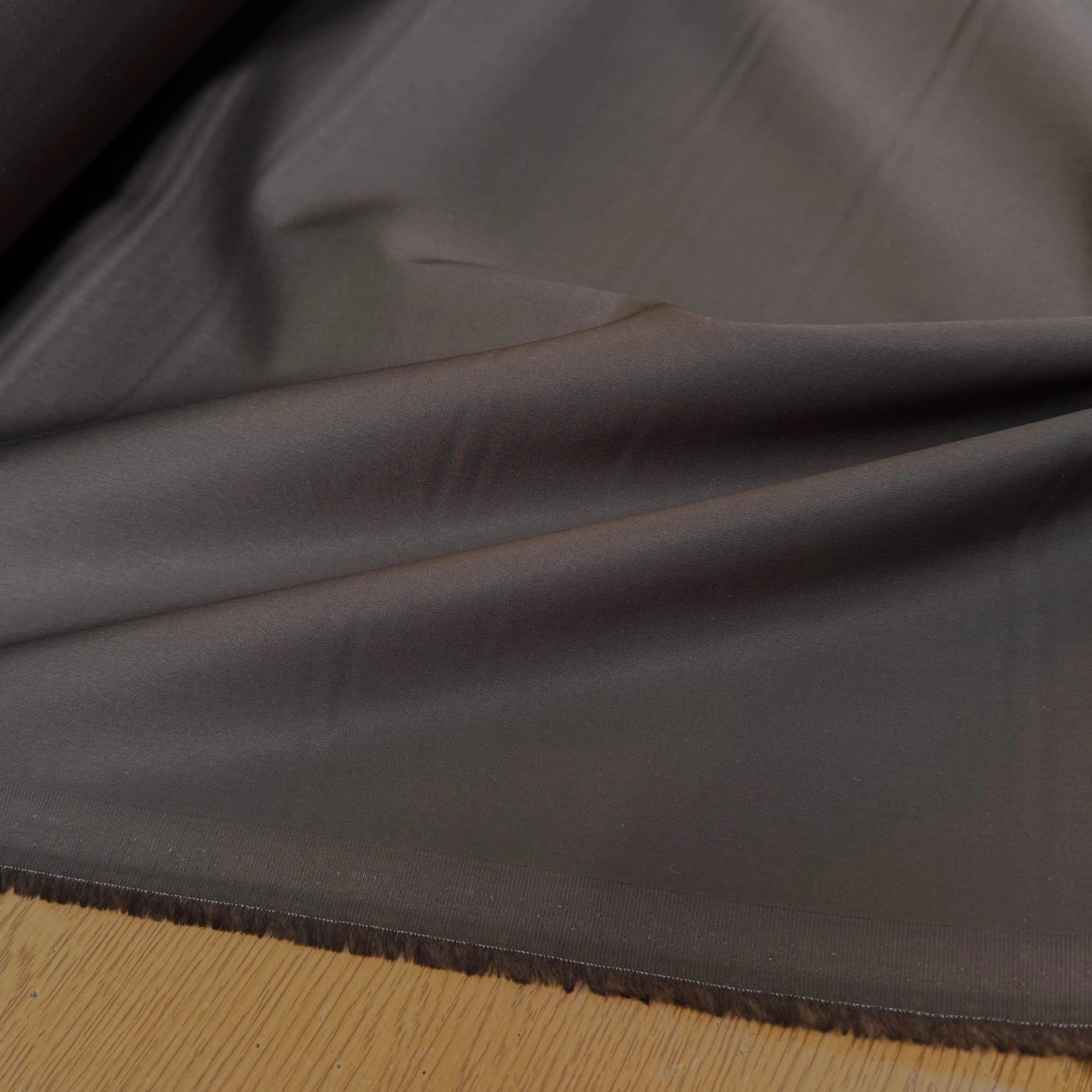 GABARDINE DE COTON FINE CHOCO MARRON LISSE ÉFFET CRAQUANT - My Little Coupon