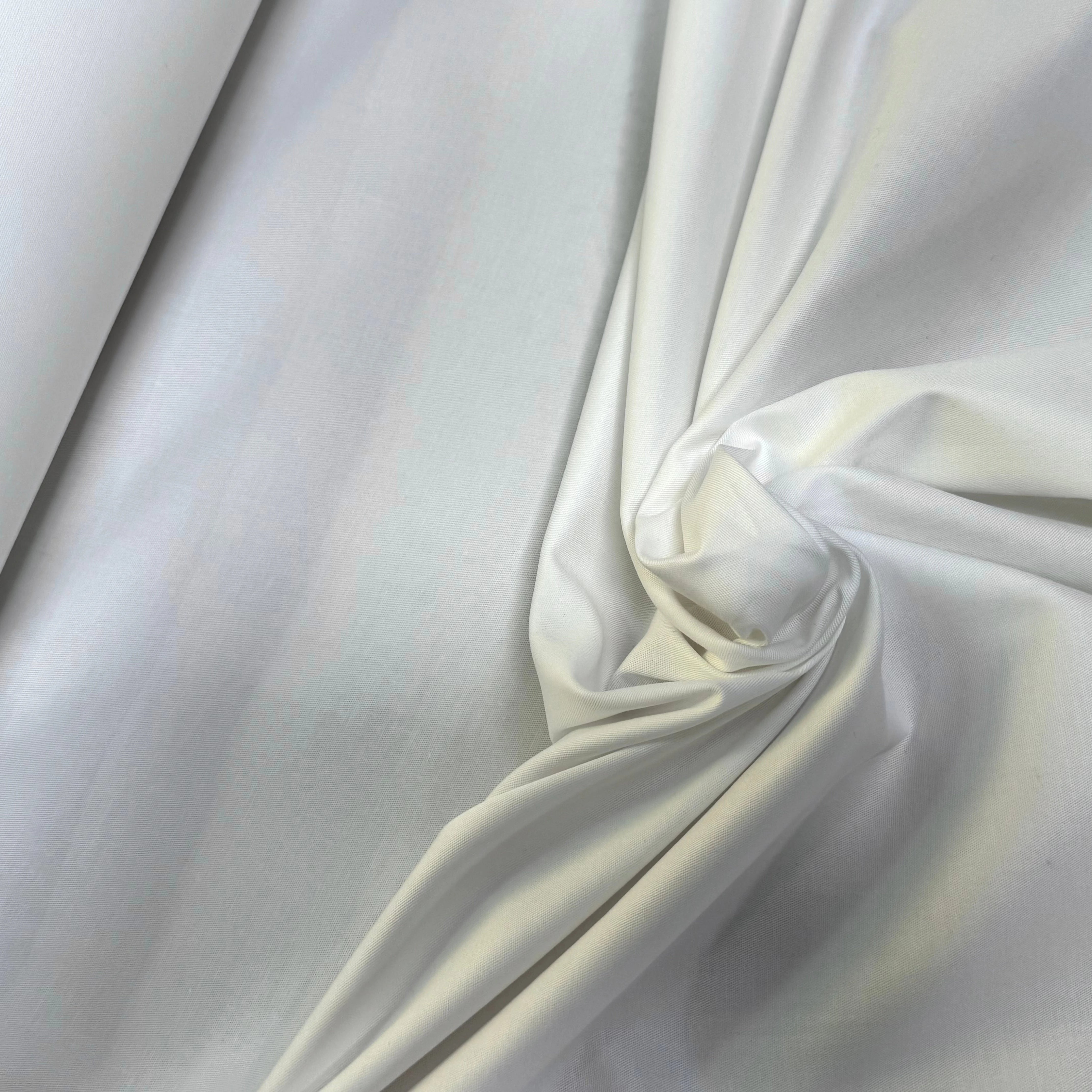 GABARDINE DE COTON FINE STRETCH FINEMENT SERGÉE BLANC 240 - My Little Coupon