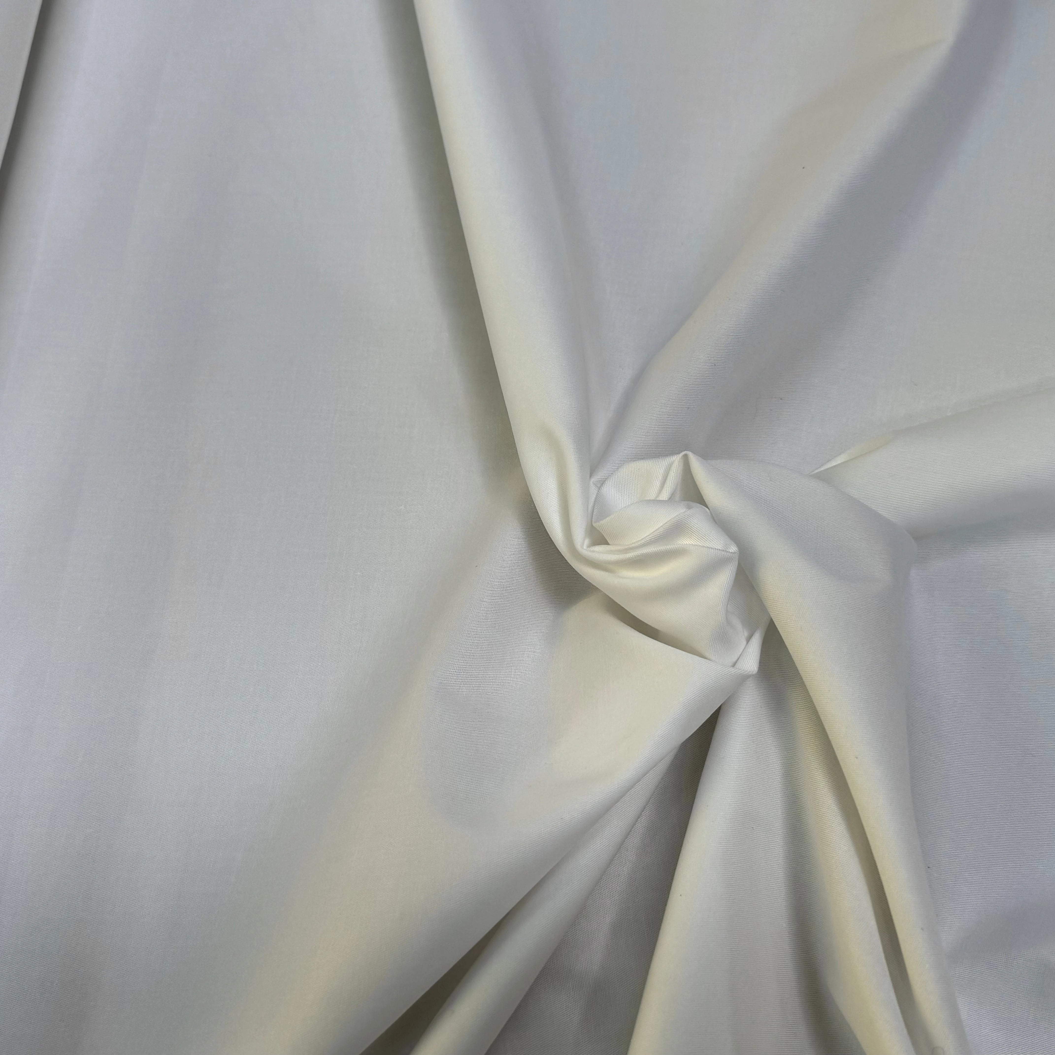 GABARDINE DE COTON FINE STRETCH FINEMENT SERGÉE BLANC 240 - My Little Coupon