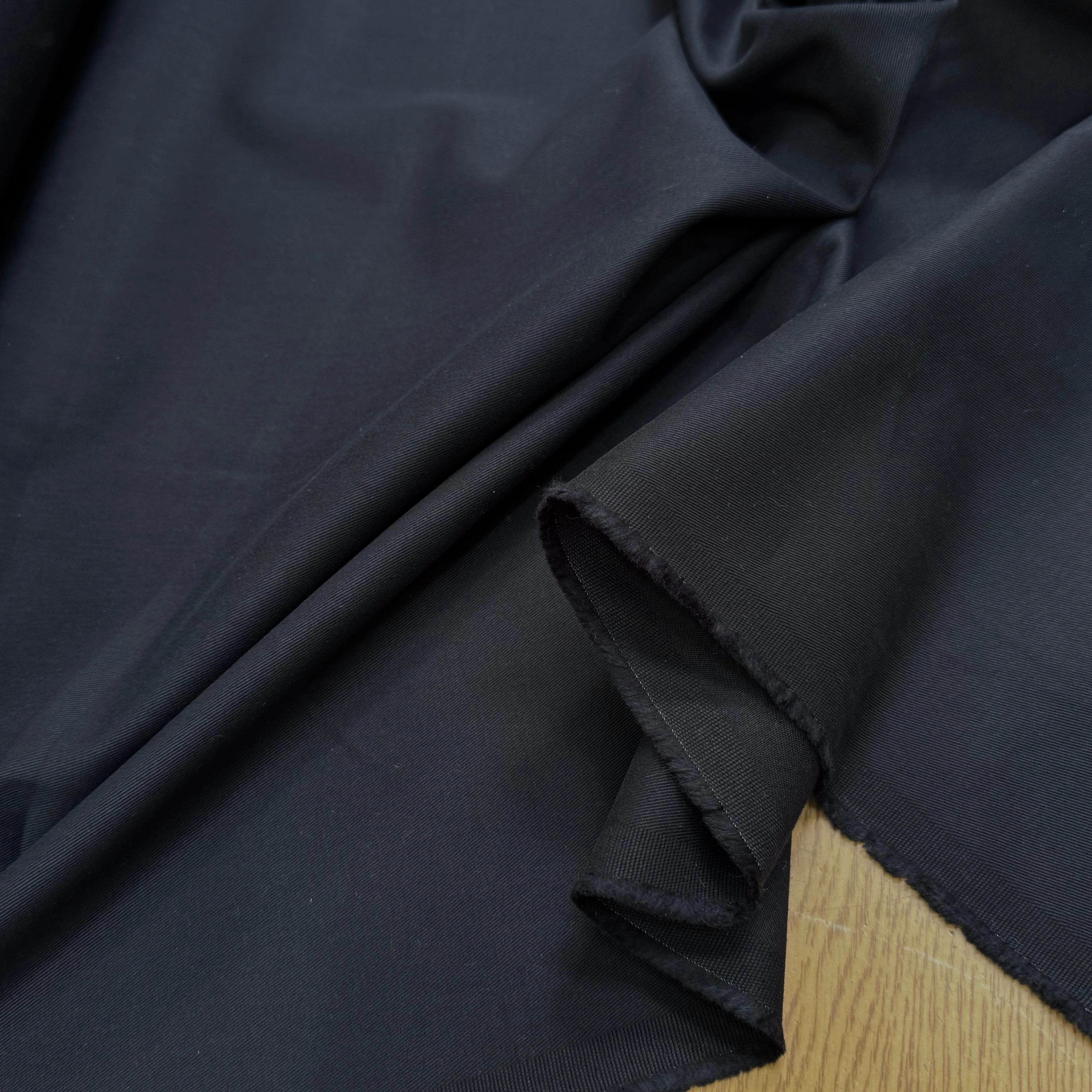 GABARDINE DE COTON FINEMENT SERGÉE GRATTÉ NAVY - My Little Coupon
