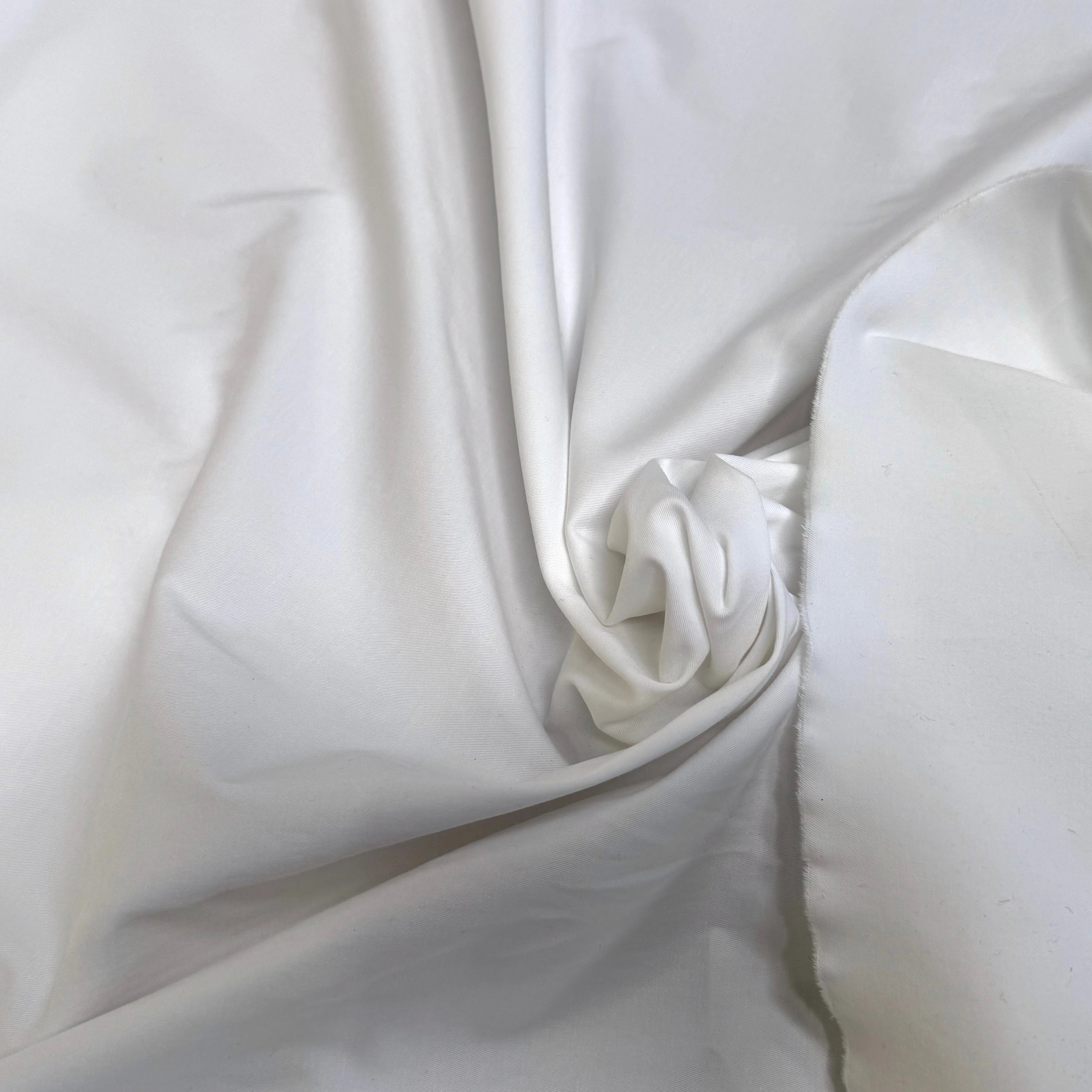 GABARDINE DE COTON FINEMENT SERGÉE STRETCH BLANC FINESSE - My Little Coupon