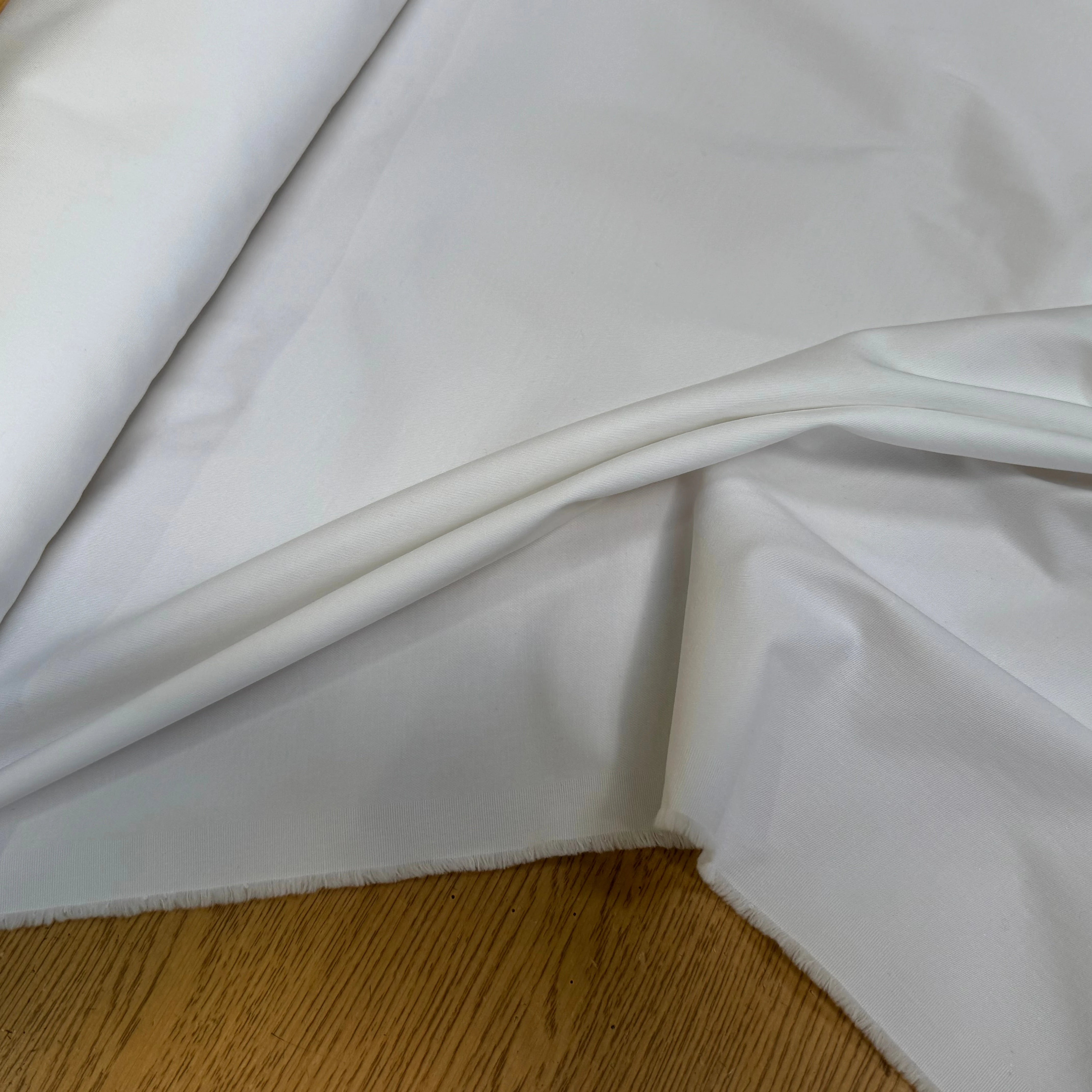 GABARDINE DE COTON FINEMENT SERGÉE STRETCH BLANC FINESSE - My Little Coupon